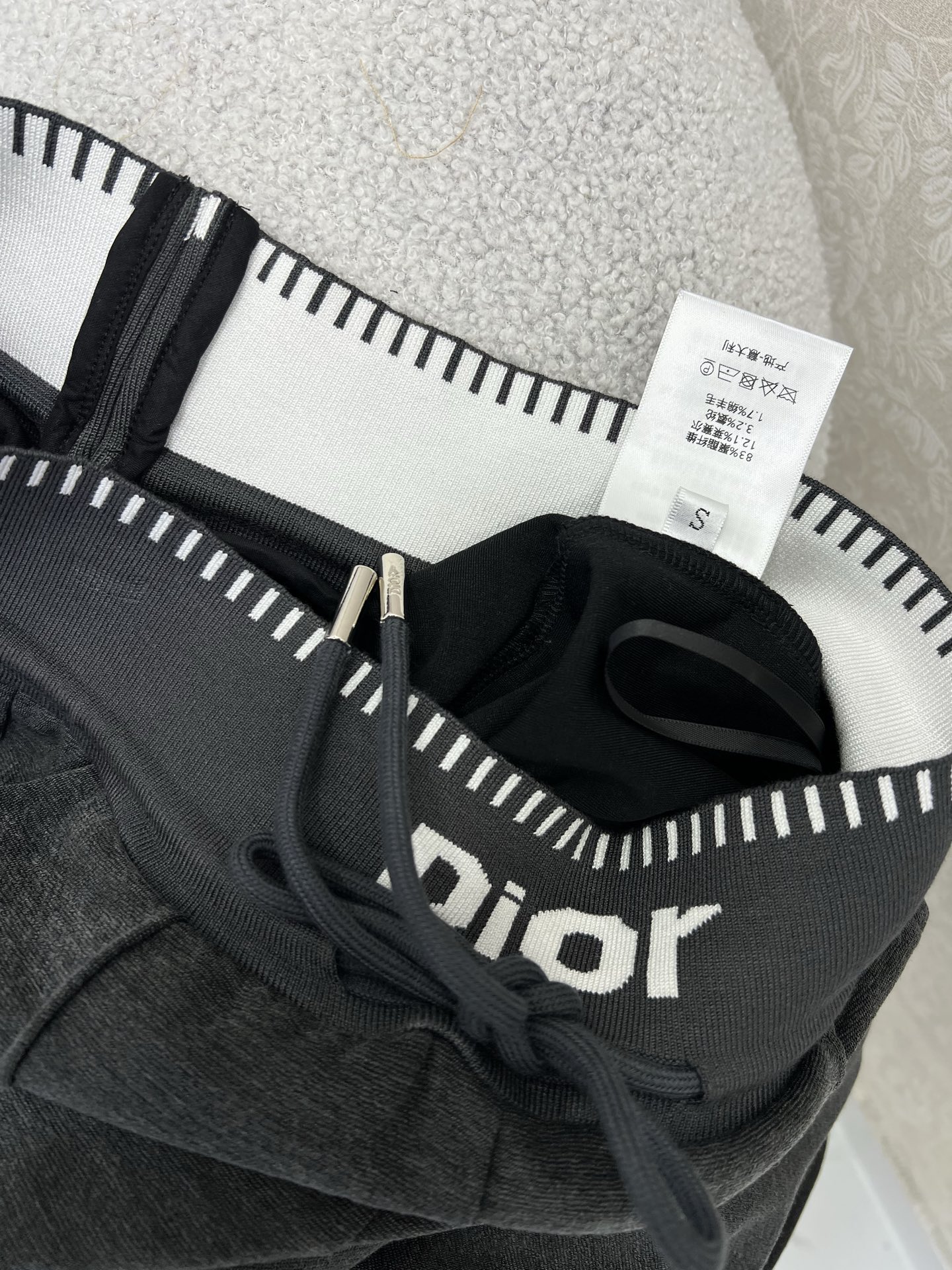 🔥🔥Dio* 25新款腰头字母弹力织带净色阔腿长裤 腰头撞色logo弹力织带 裤身经典皮标装饰 两侧拼条