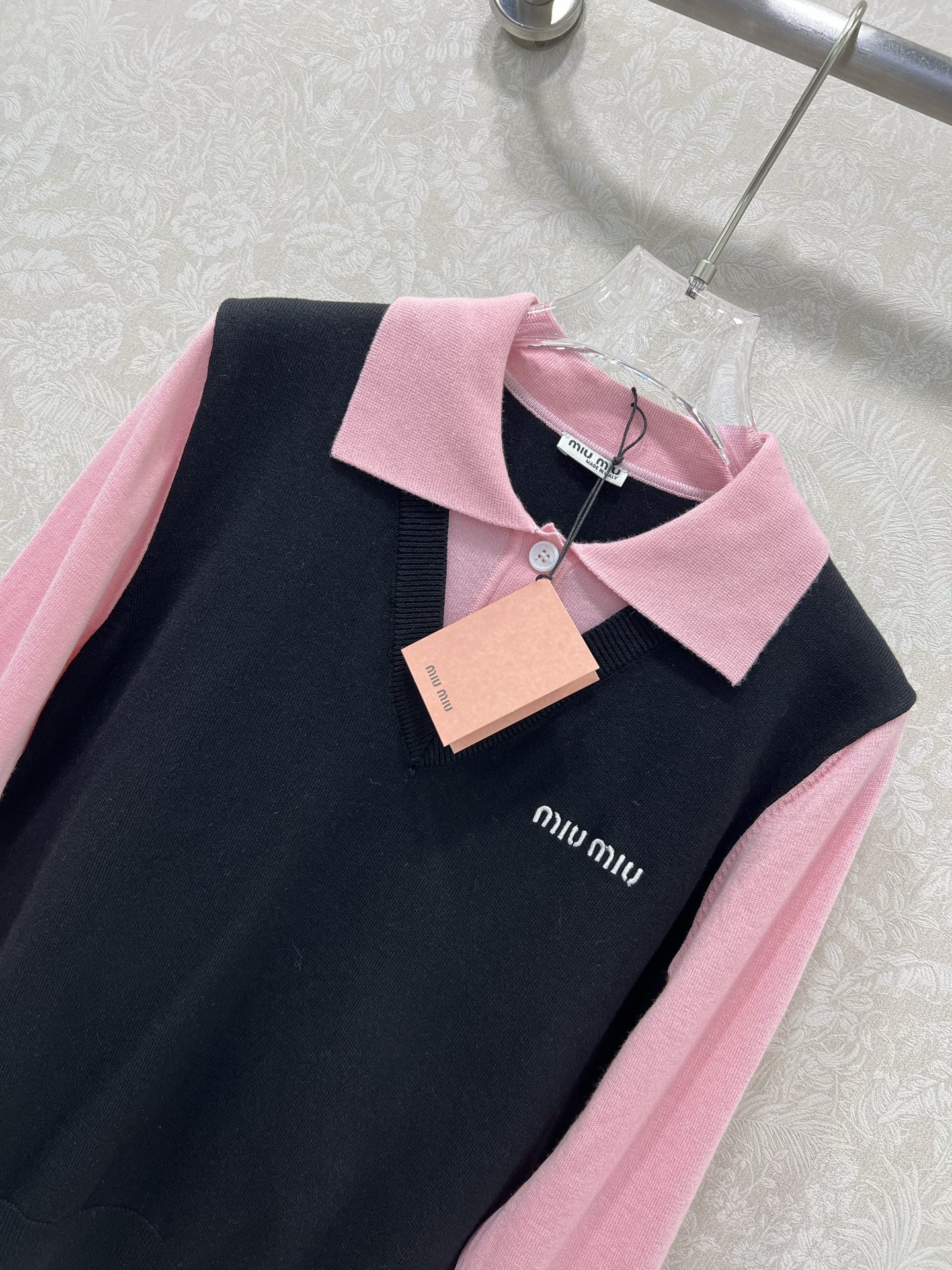 🔥🔥Miumi*25新款假两件针织上衣 超美的配色 羊毛材质 独家高版出品 真的很难不让人心动哇！轻轻松