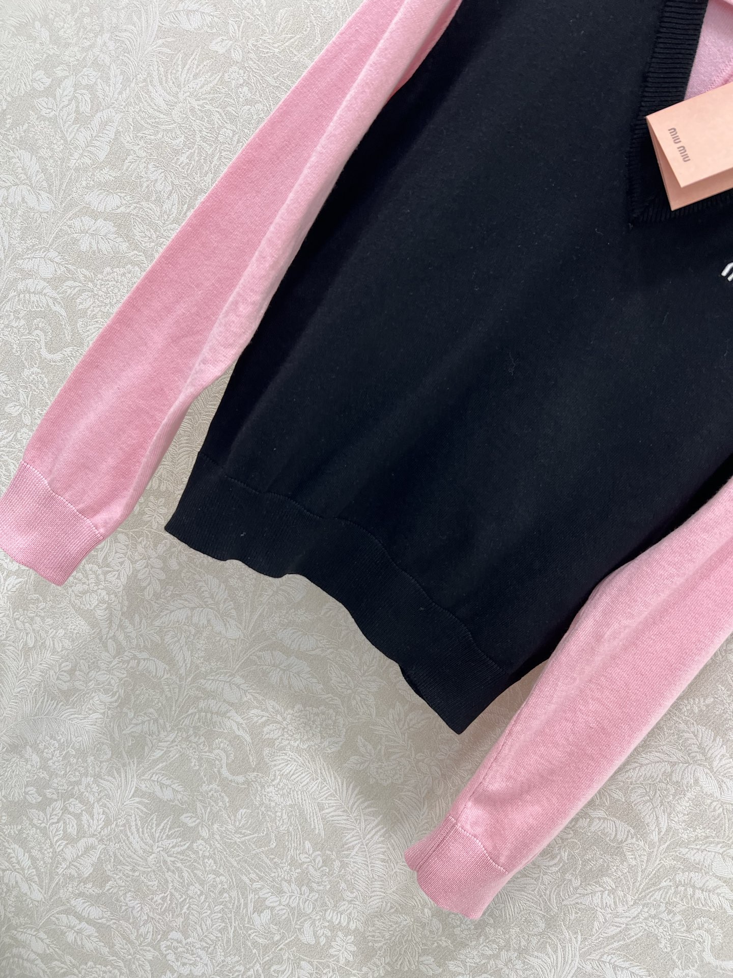 🔥🔥Miumi*25新款假两件针织上衣 超美的配色 羊毛材质 独家高版出品 真的很难不让人心动哇！轻轻松