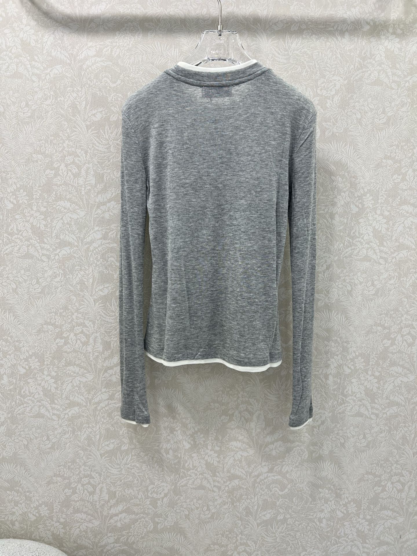 🔥🔥Miumi*25新款袖口撞色长袖打底上衣 定制YB进口天丝羊毛 质感细腻 穿搭舒适 胸前贴标凸显品牌