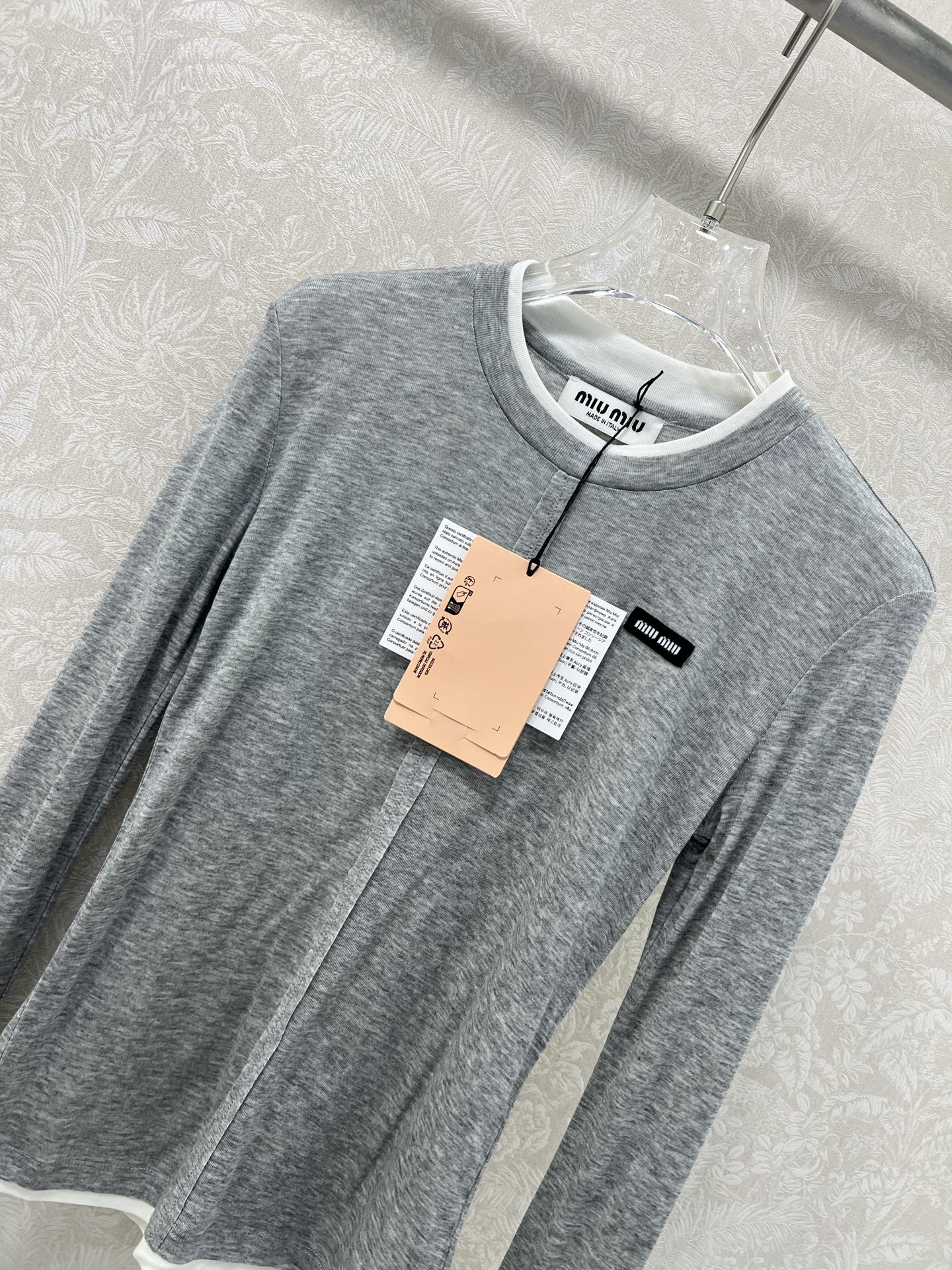 🔥🔥Miumi*25新款袖口撞色长袖打底上衣 定制YB进口天丝羊毛 质感细腻 穿搭舒适 胸前贴标凸显品牌