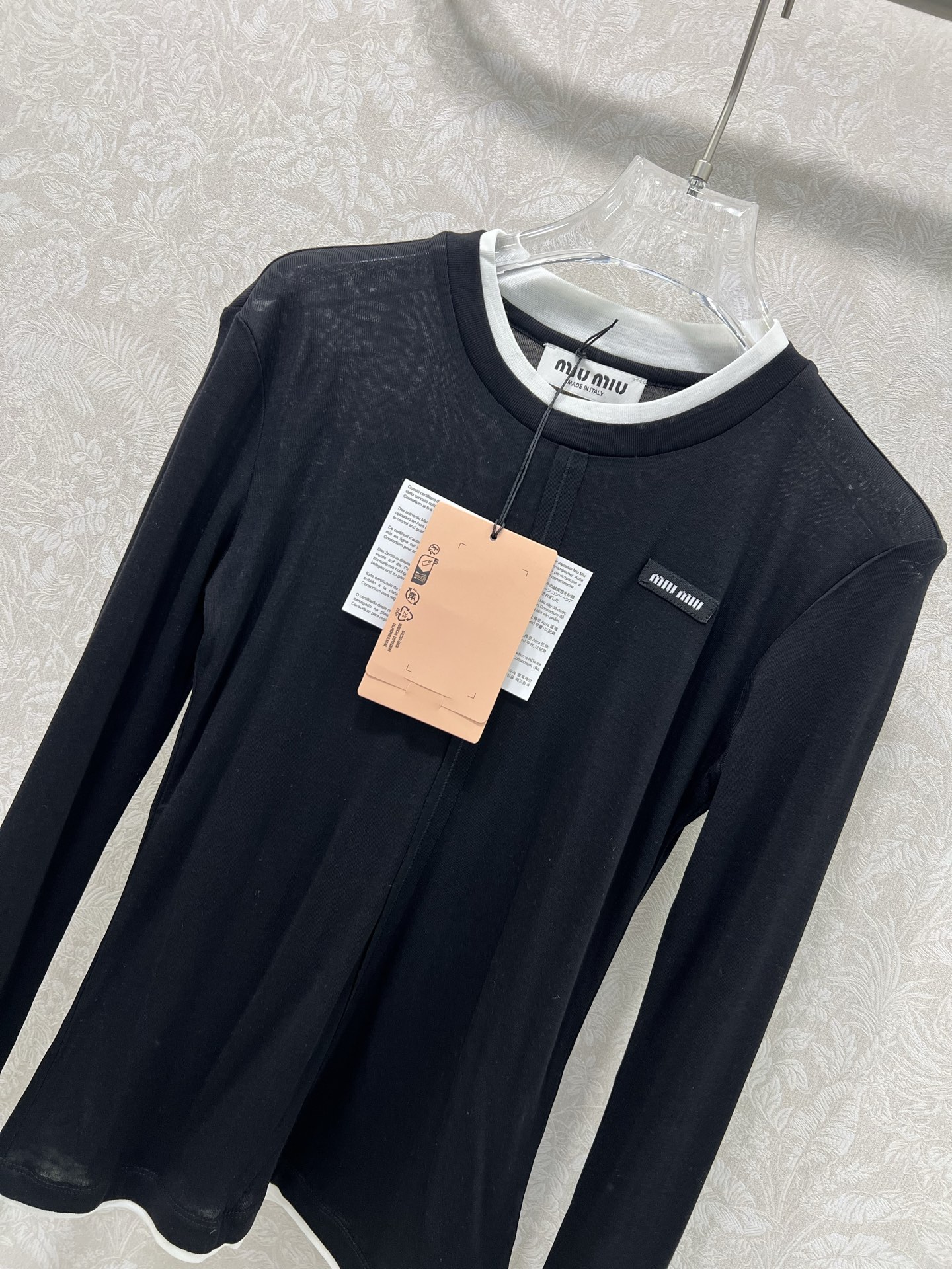 🔥🔥Miumi*25新款袖口撞色长袖打底上衣 定制YB进口天丝羊毛 质感细腻 穿搭舒适 胸前贴标凸显品牌