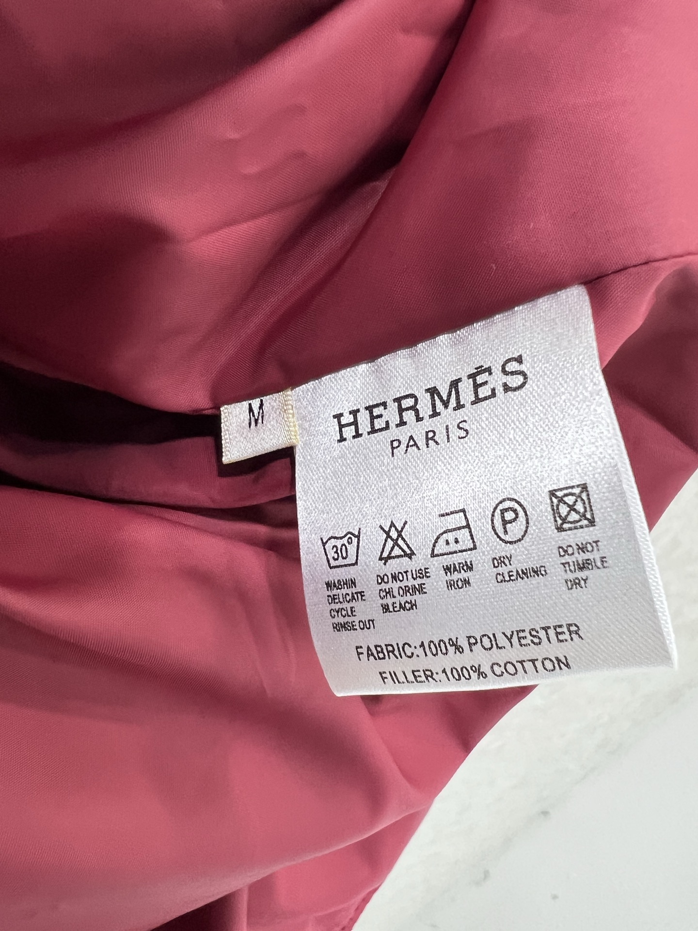 🔥🔥HERME*25新款菱形绗缝夹棉外套，系腰带设计中长款棉服。立体侧双开拉链设计，进口机压线格工艺，原