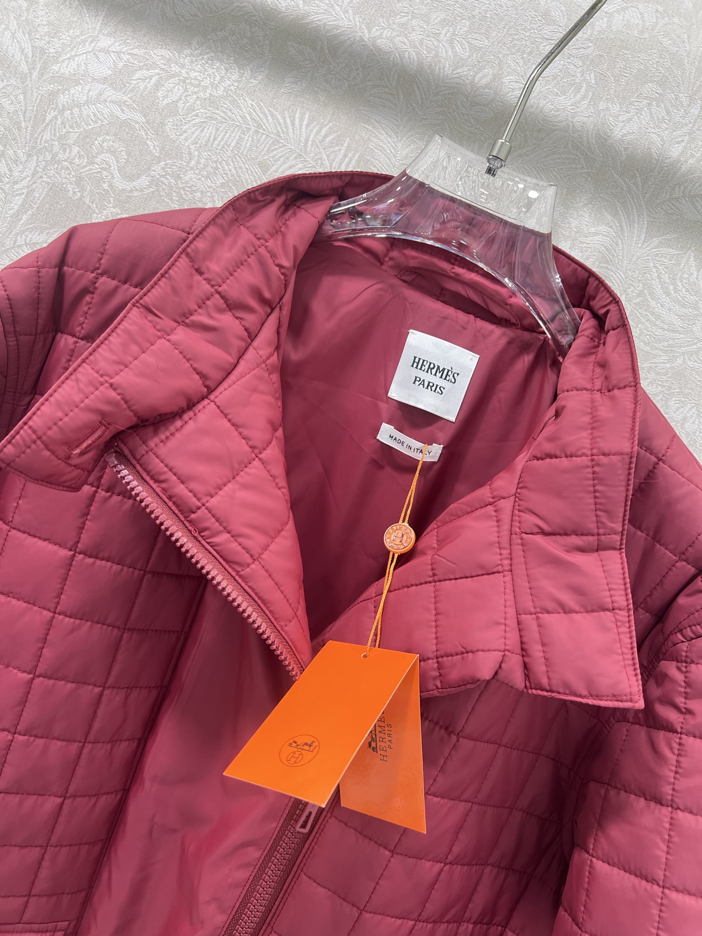 🔥🔥HERME*25新款菱形绗缝夹棉外套，系腰带设计中长款棉服。立体侧双开拉链设计，进口机压线格工艺，原