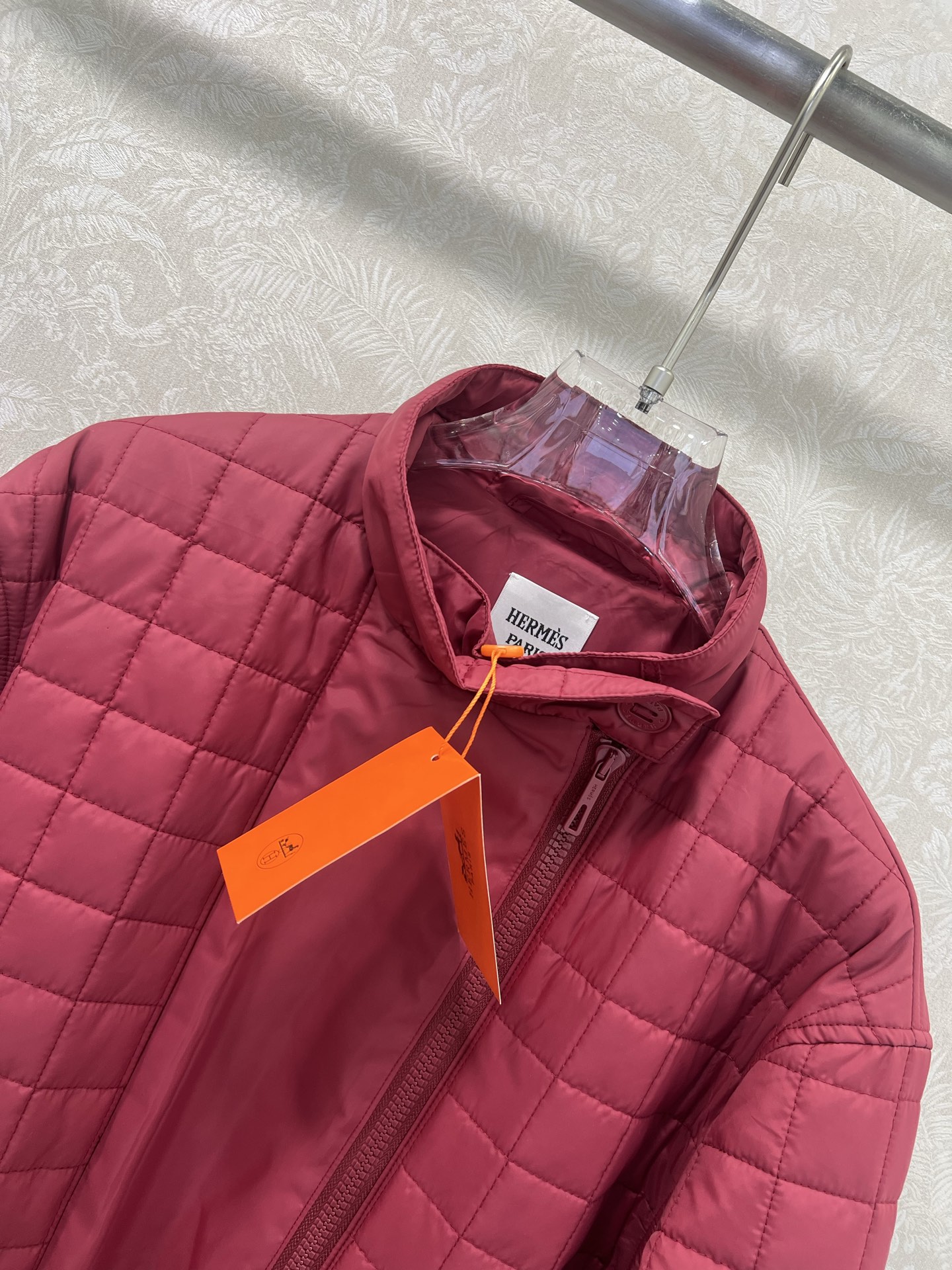 🔥🔥HERME*25新款菱形绗缝夹棉外套，系腰带设计中长款棉服。立体侧双开拉链设计，进口机压线格工艺，原