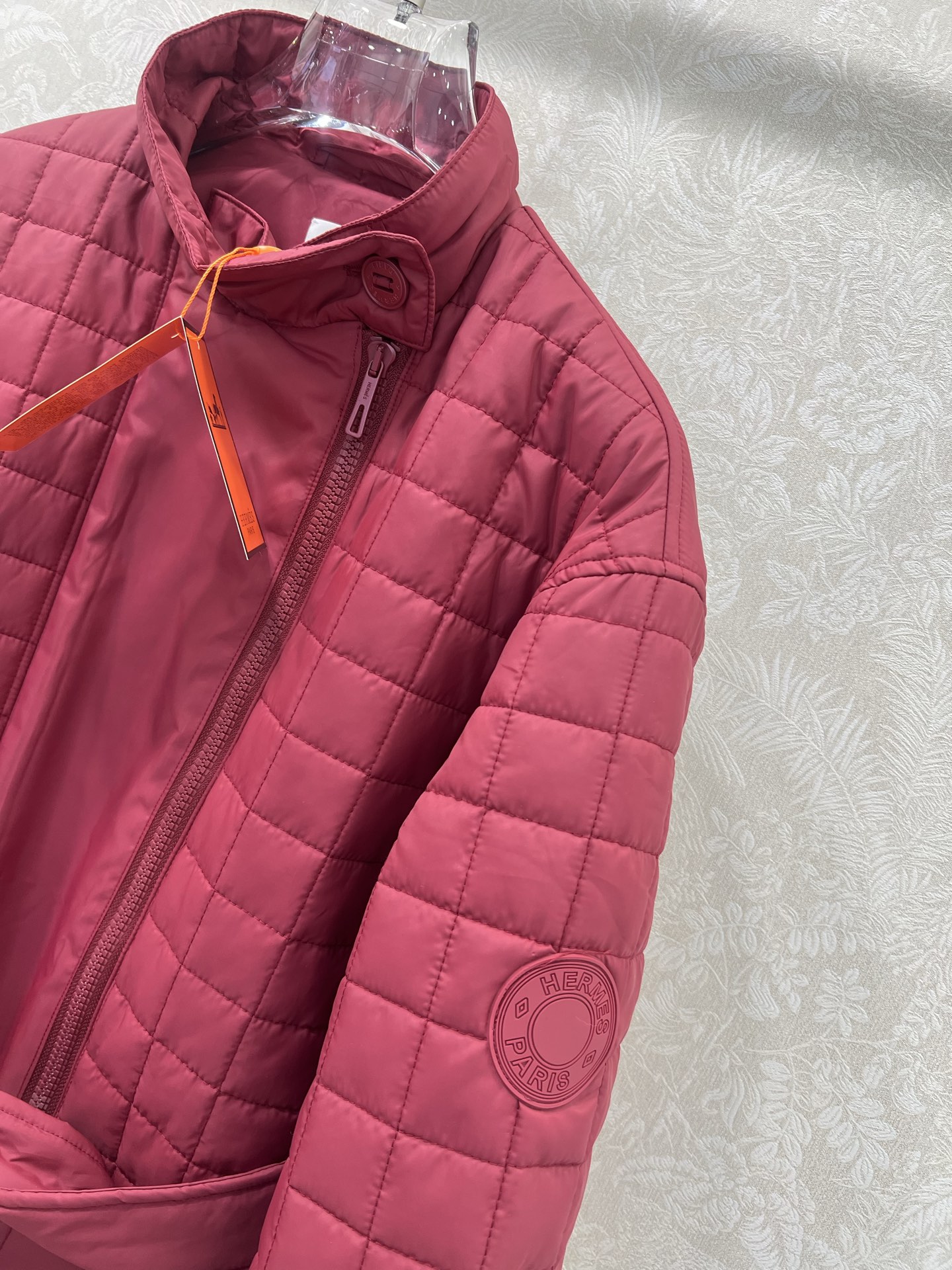 🔥🔥HERME*25新款菱形绗缝夹棉外套，系腰带设计中长款棉服。立体侧双开拉链设计，进口机压线格工艺，原