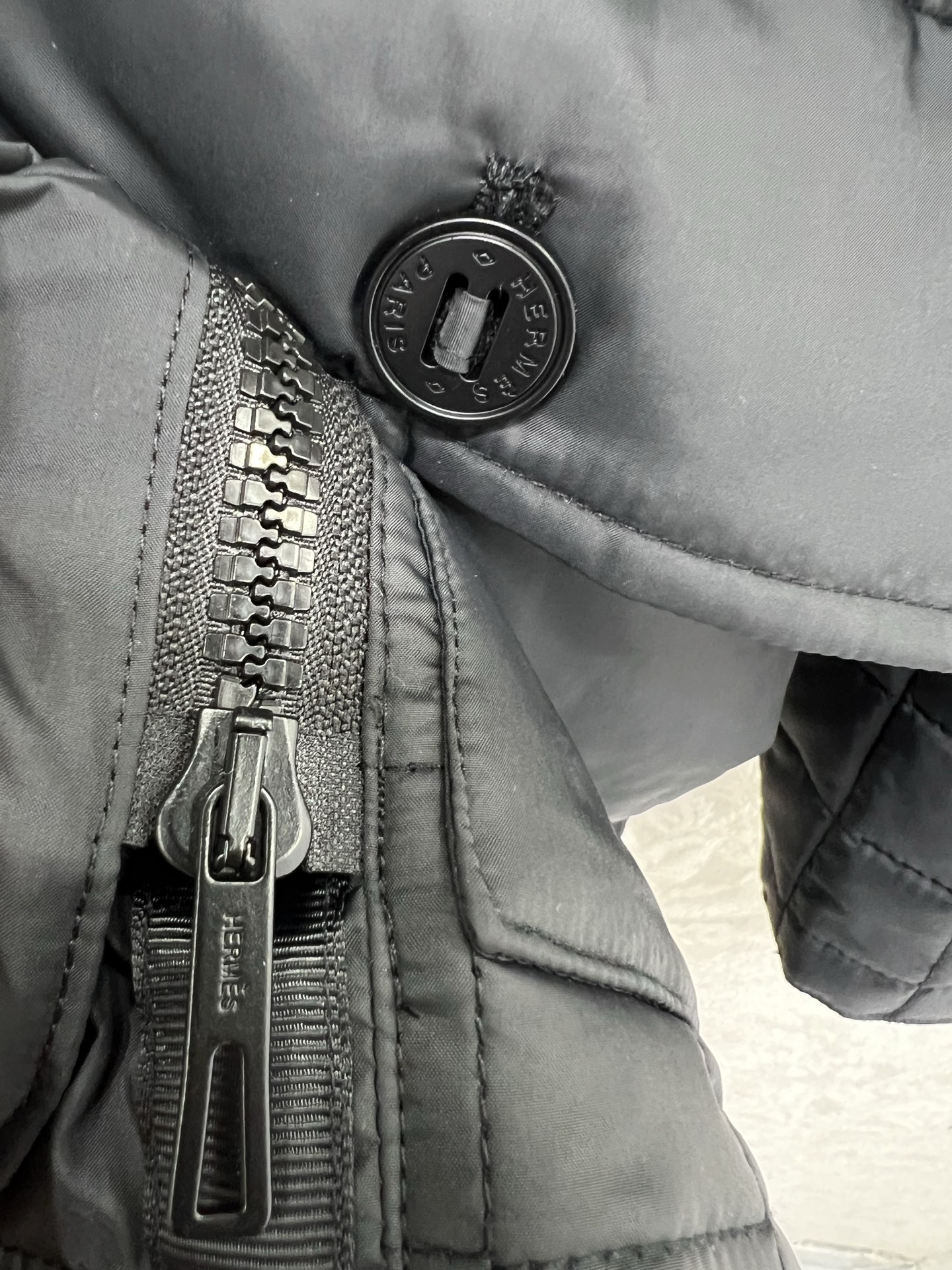 🔥🔥HERME*25新款菱形绗缝夹棉外套，系腰带设计中长款棉服。立体侧双开拉链设计，进口机压线格工艺，原