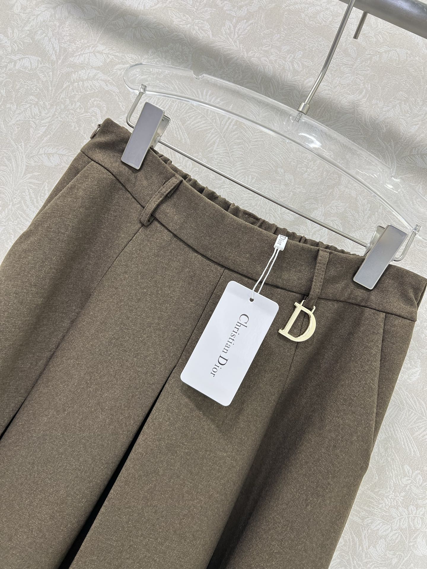 🔥🔥DIO* 25新款压褶半裙 腰头定制D字母五金挂件装饰 l恰到好处的长度 版型休闲又显腿直 腰胯部分