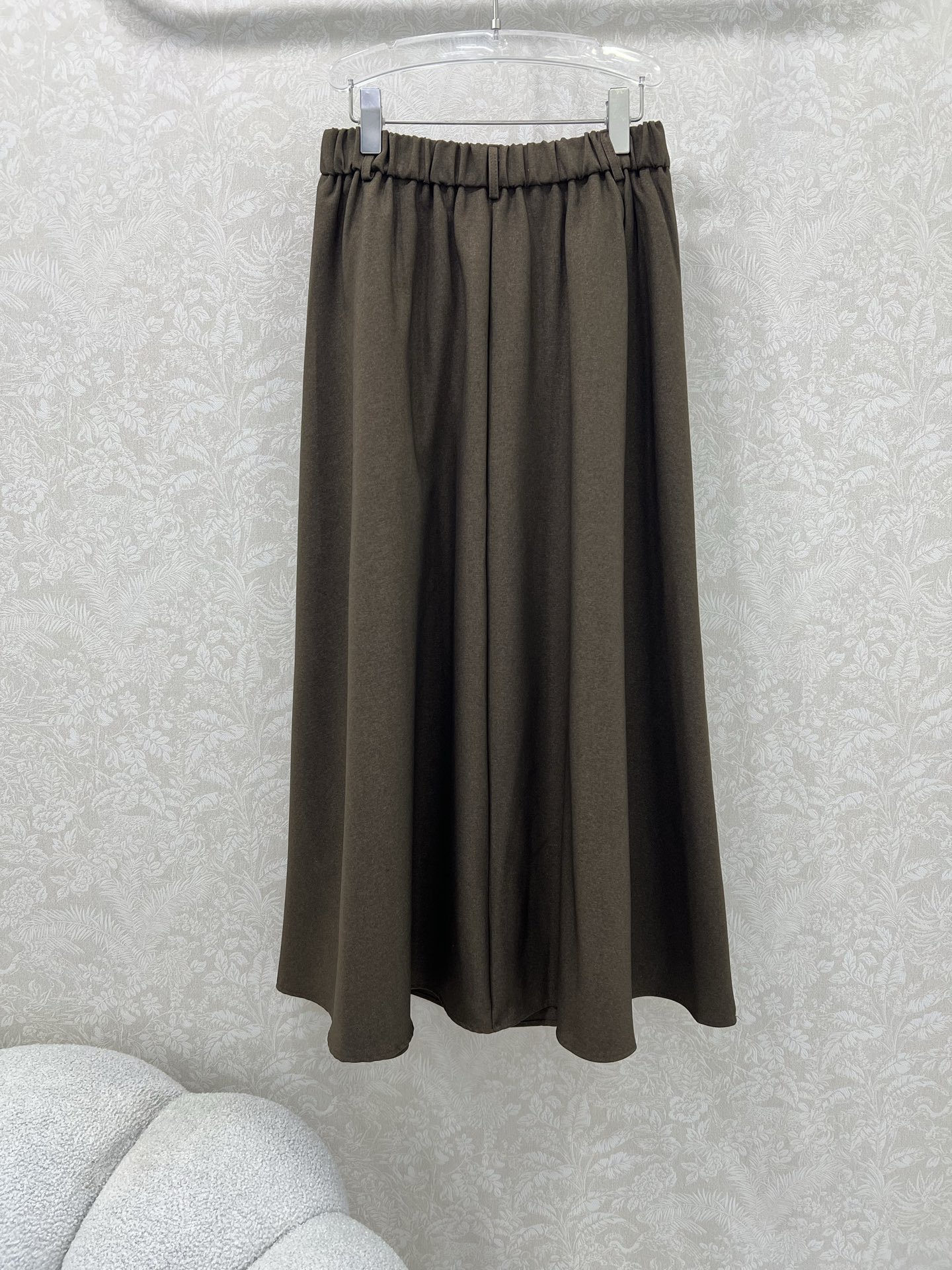 🔥🔥DIO* 25新款压褶半裙 腰头定制D字母五金挂件装饰 l恰到好处的长度 版型休闲又显腿直 腰胯部分