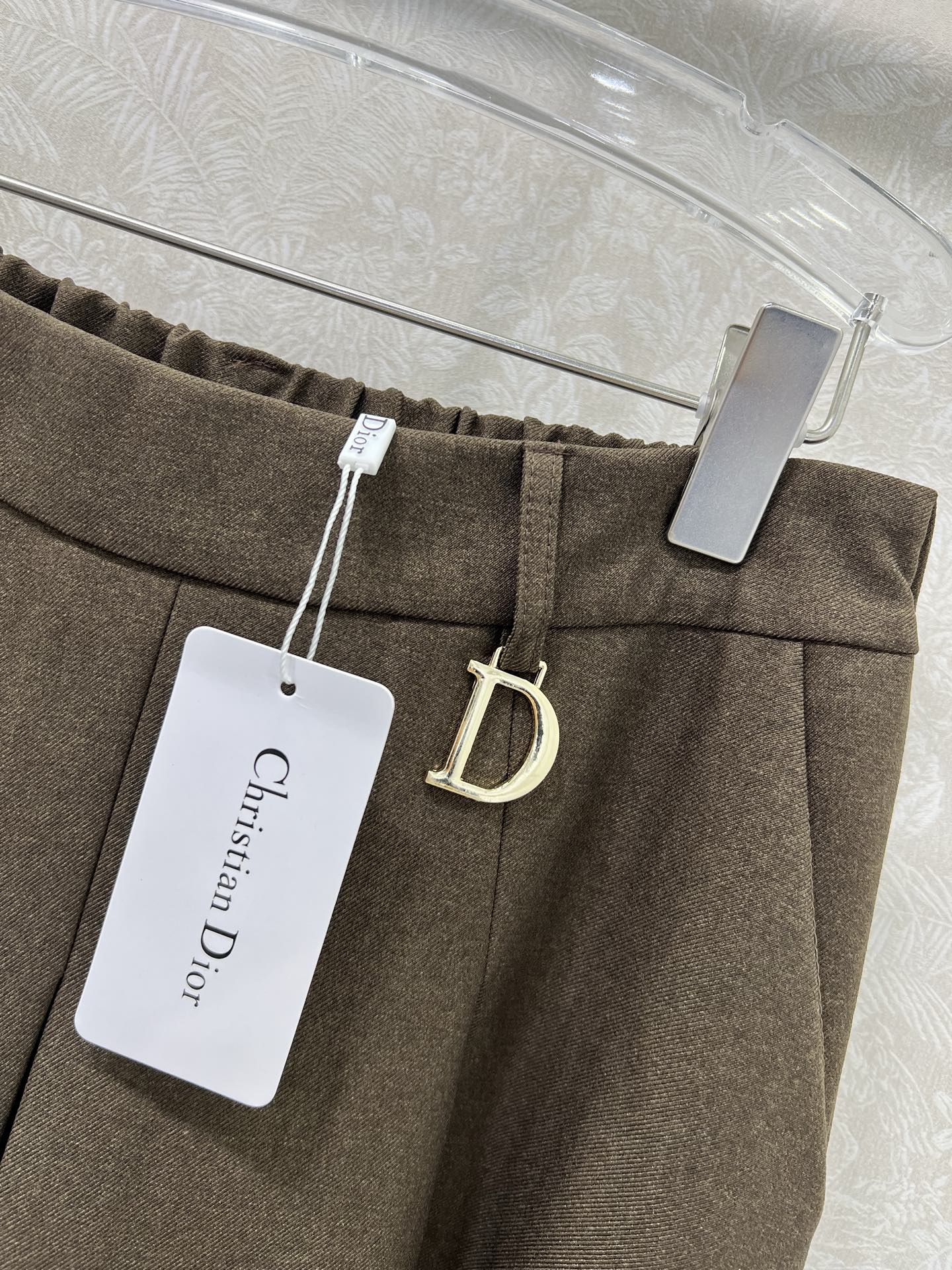 🔥🔥DIO* 25新款压褶半裙 腰头定制D字母五金挂件装饰 l恰到好处的长度 版型休闲又显腿直 腰胯部分