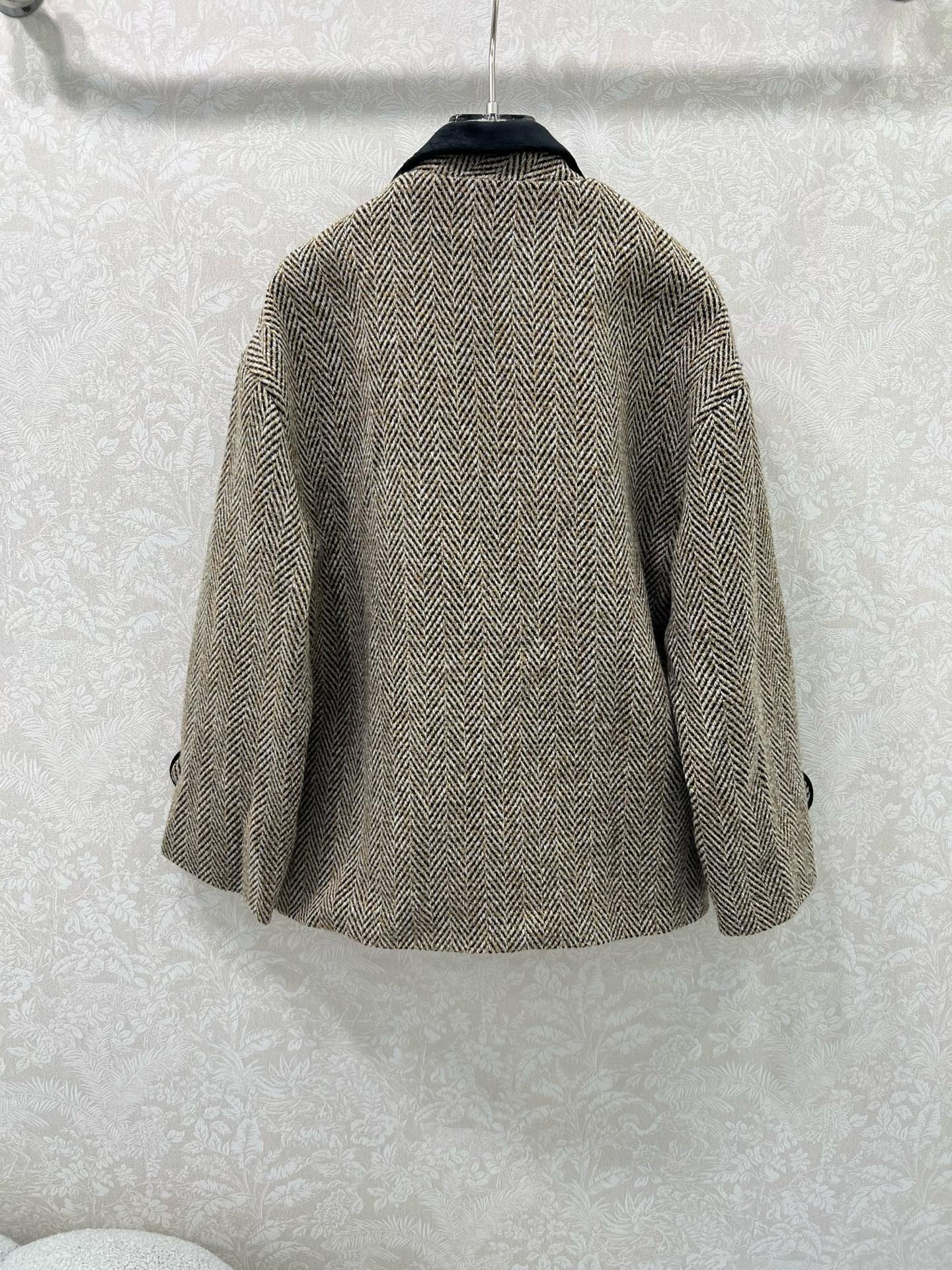 🔥🔥GUCC*25新款英伦学院风廓形外套！复古减龄学院派！气质大翻领人字纹进口羊毛面料高级又时髦！经典版