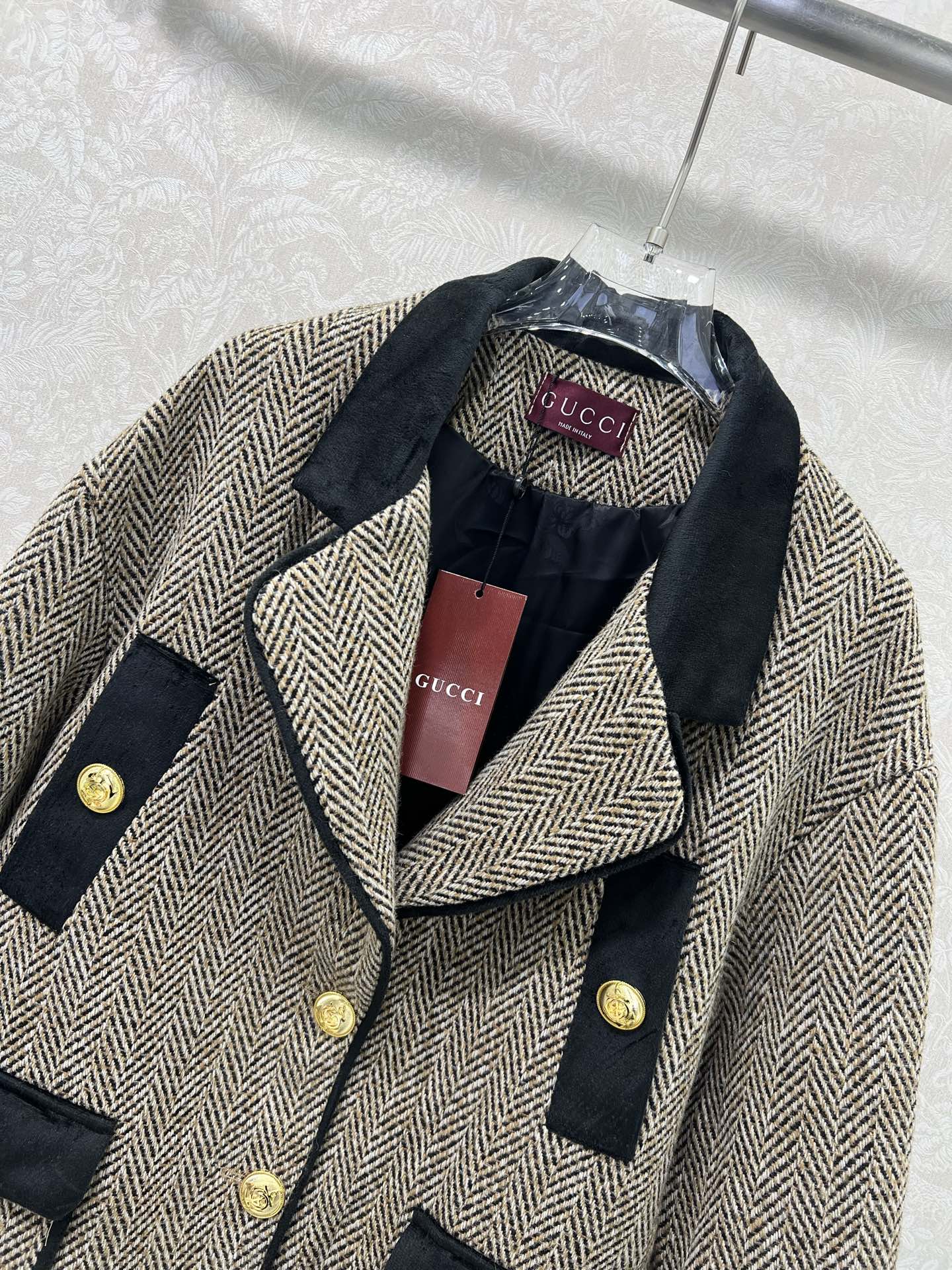 🔥🔥GUCC*25新款英伦学院风廓形外套！复古减龄学院派！气质大翻领人字纹进口羊毛面料高级又时髦！经典版