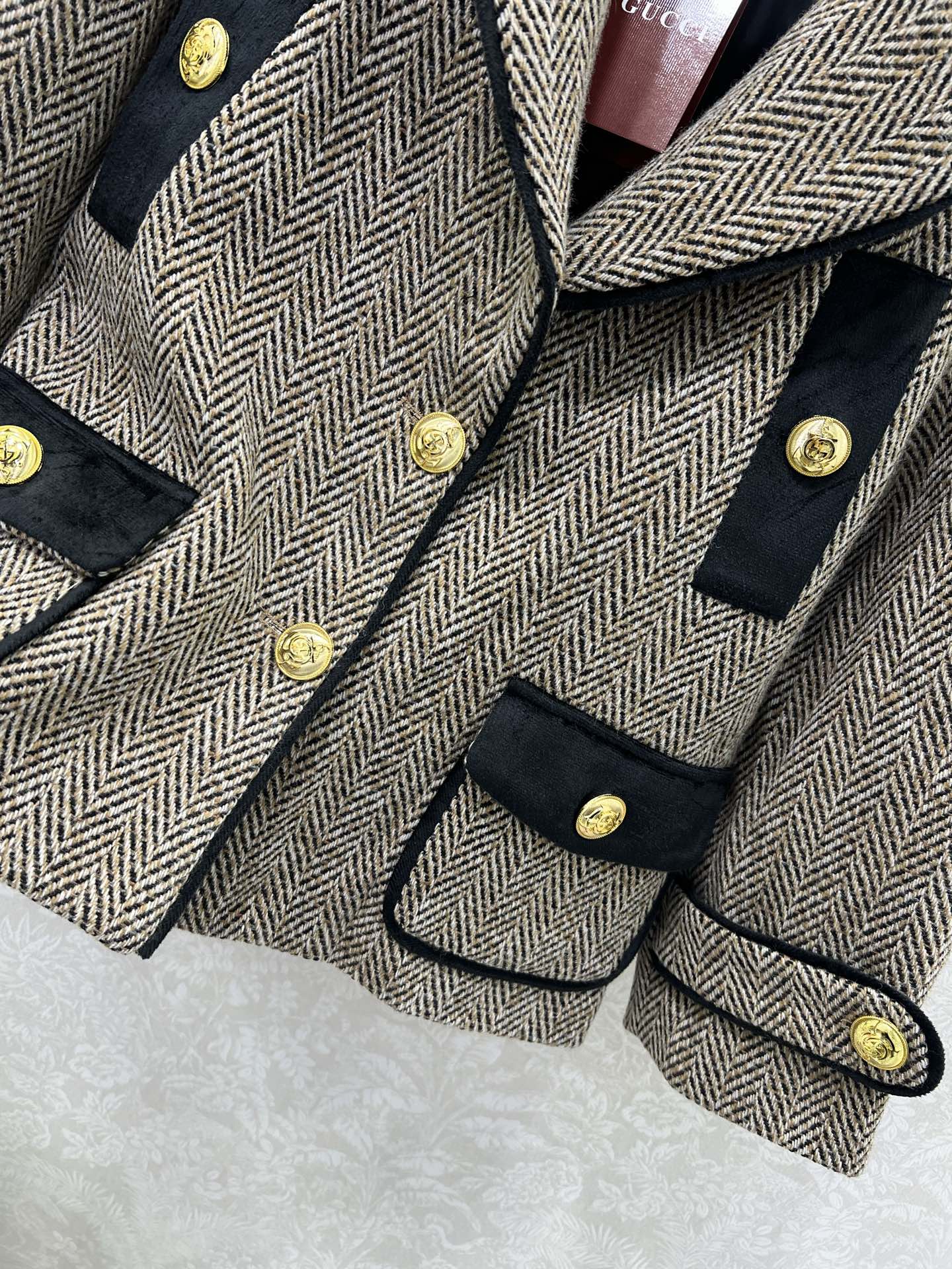 🔥🔥GUCC*25新款英伦学院风廓形外套！复古减龄学院派！气质大翻领人字纹进口羊毛面料高级又时髦！经典版