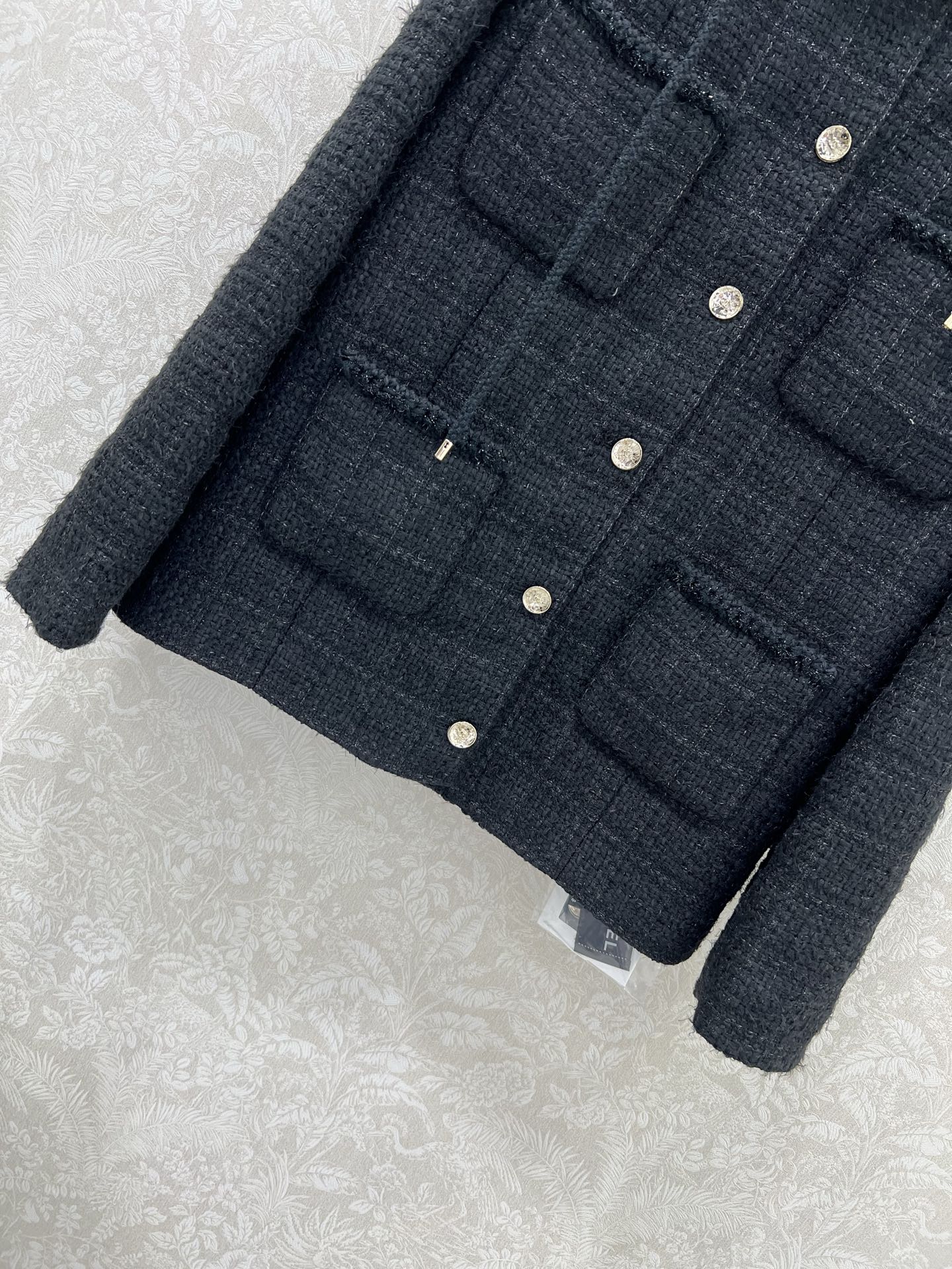 🔥🔥chan*l 25新款可拆卸连帽黑色四口袋外套 百分百内衬真丝版本‼️手工坊系列同步上新啦 秀场同款