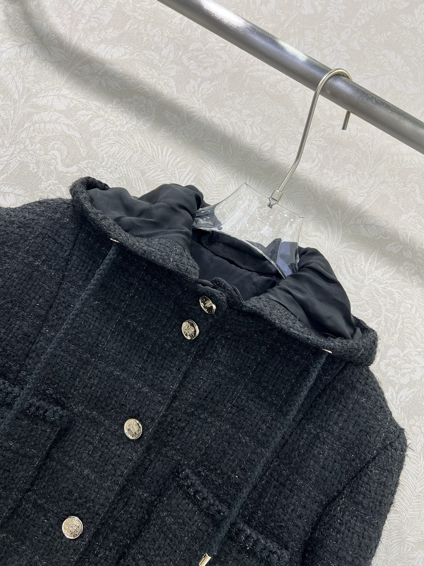 🔥🔥chan*l 25新款可拆卸连帽黑色四口袋外套 百分百内衬真丝版本‼️手工坊系列同步上新啦 秀场同款