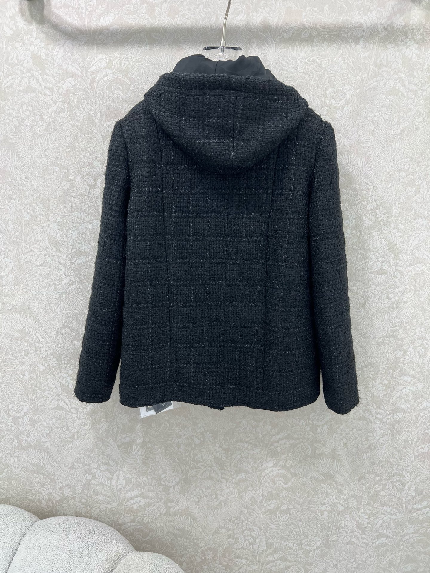 🔥🔥chan*l 25新款可拆卸连帽黑色四口袋外套 百分百内衬真丝版本‼️手工坊系列同步上新啦 秀场同款