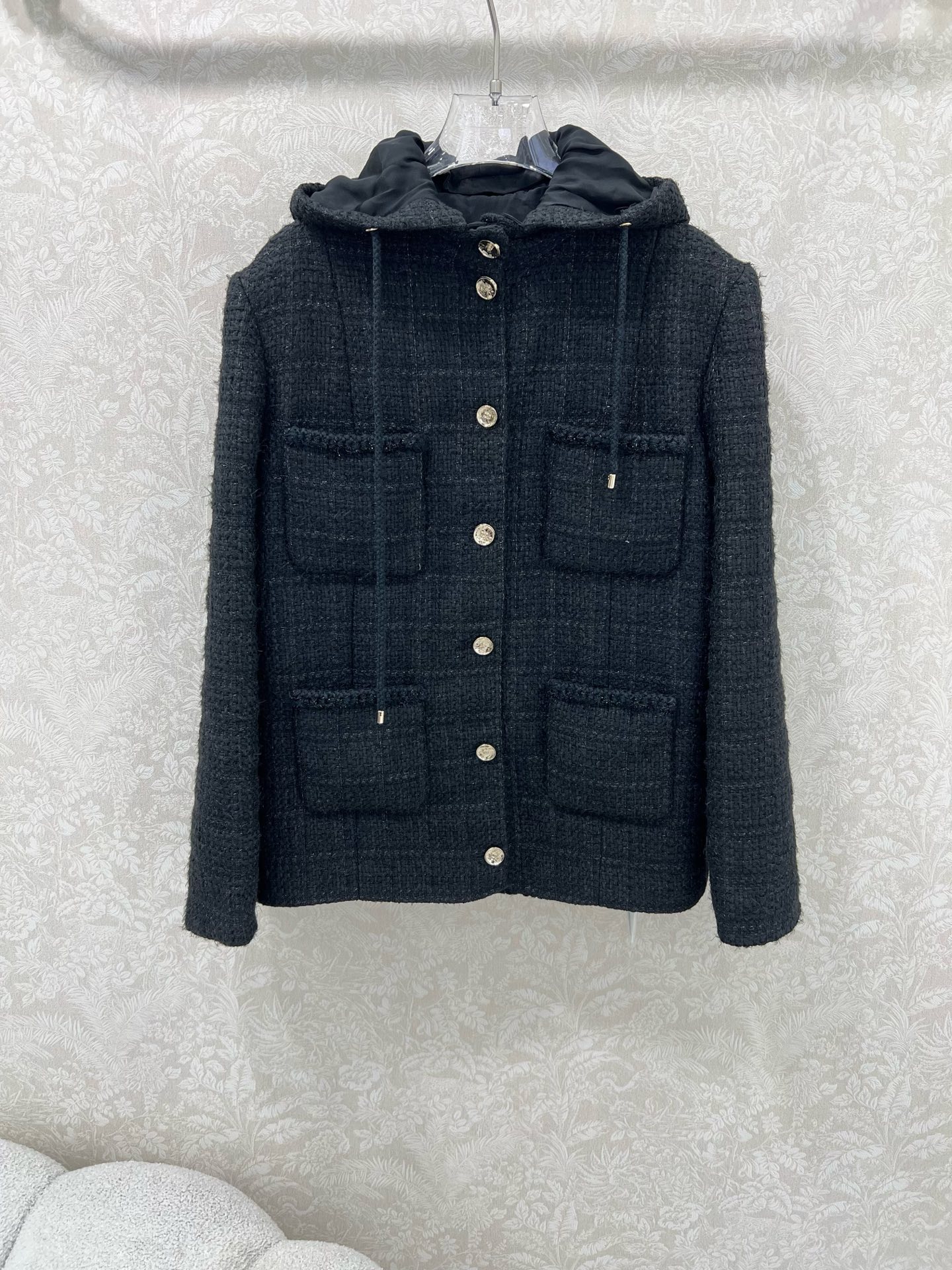 🔥🔥chan*l 25新款可拆卸连帽黑色四口袋外套 百分百内衬真丝版本‼️手工坊系列同步上新啦 秀场同款