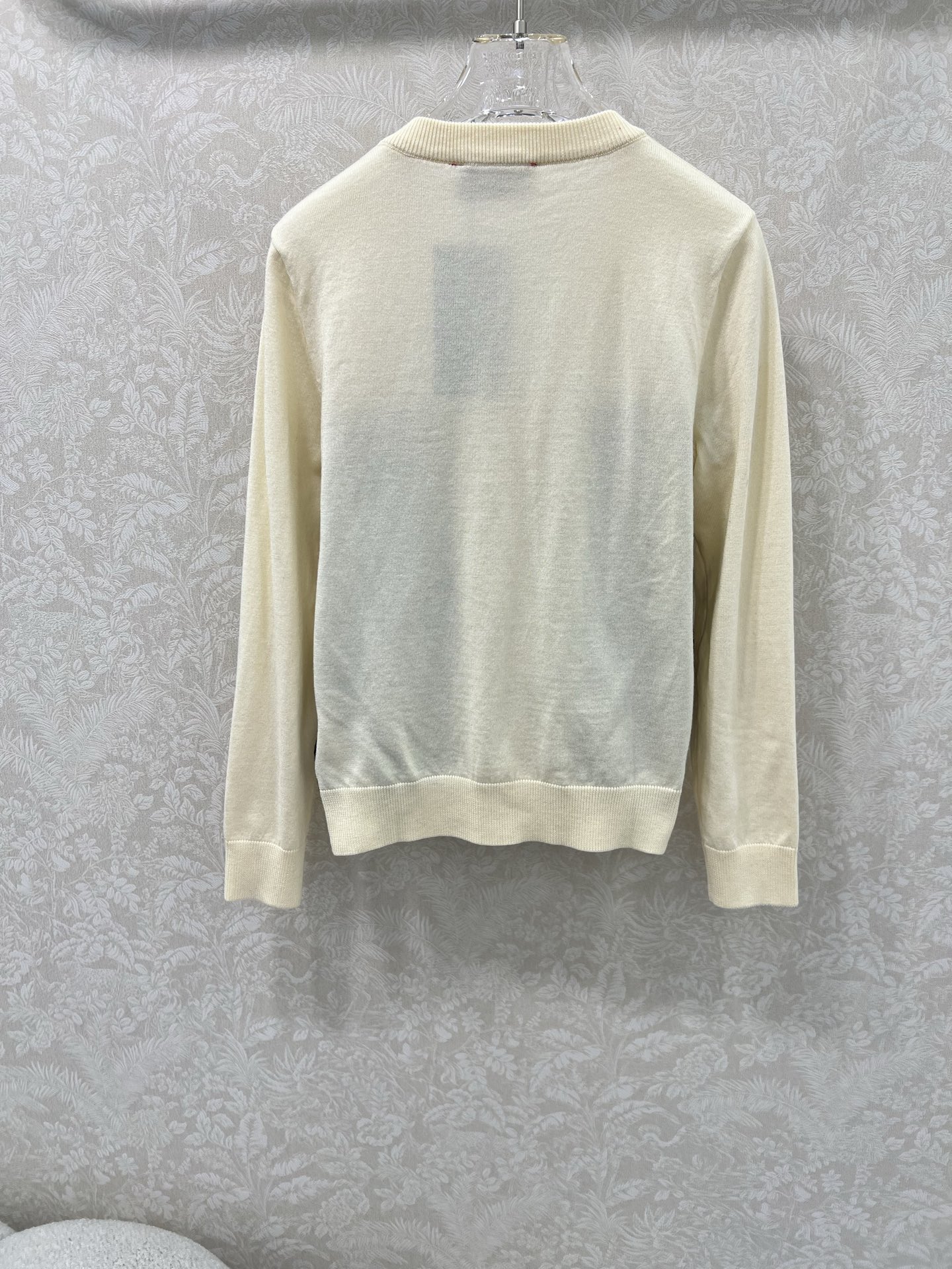 🔥🔥Gucc*25新款V领撞色针织开衫 胸前字母提花 高级大面积撞色 独家高版出品 真的很难不让人心动哇