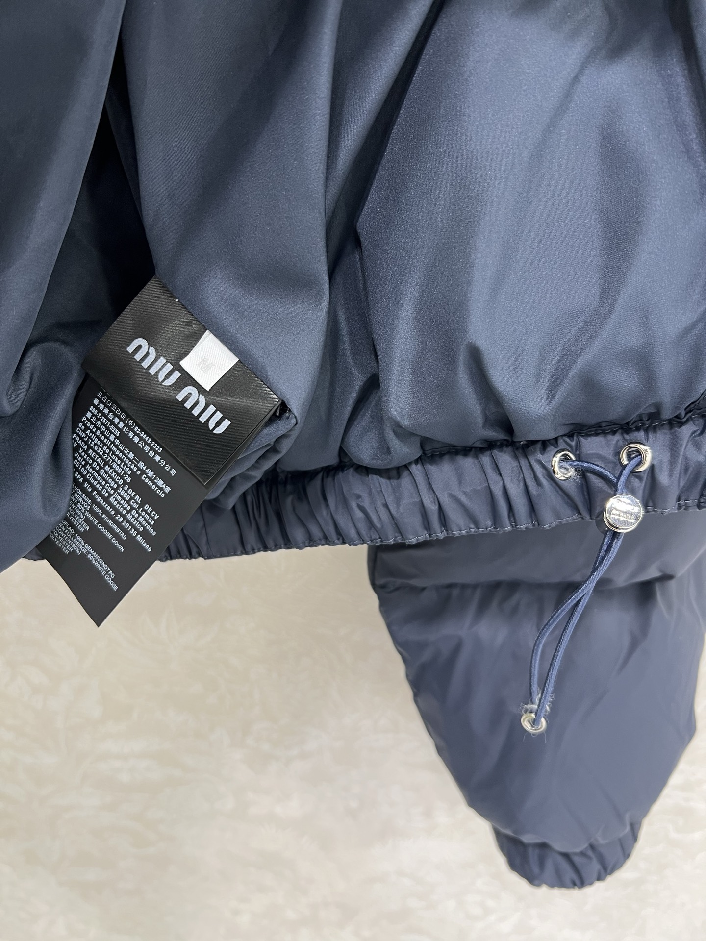 🔥🔥miumi*25新款立领短款羽绒面包外套溜肩拼线头 胸前品牌字母贴标 原版定制记忆丝质感超赞 青春感