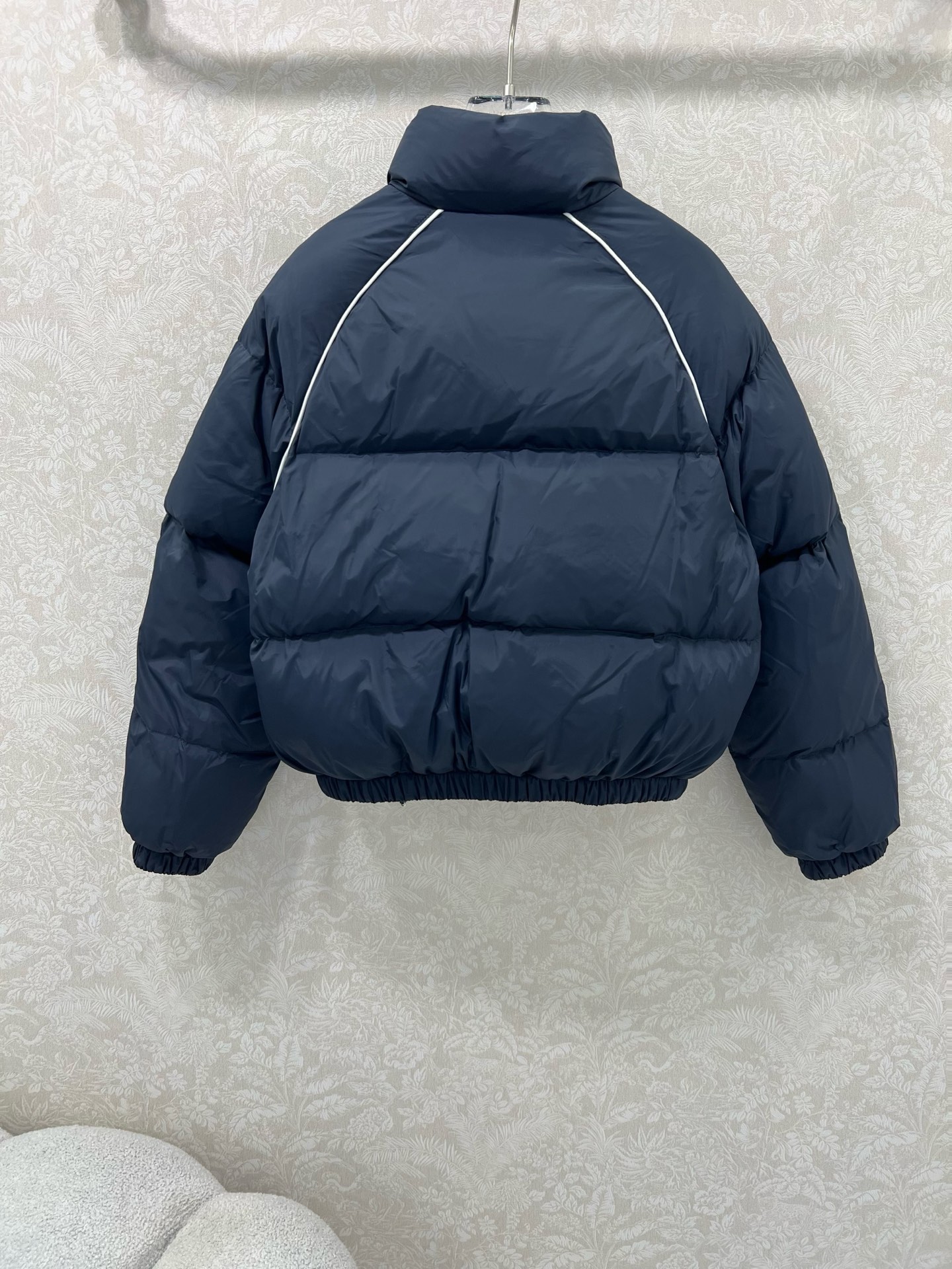 🔥🔥miumi*25新款立领短款羽绒面包外套溜肩拼线头 胸前品牌字母贴标 原版定制记忆丝质感超赞 青春感