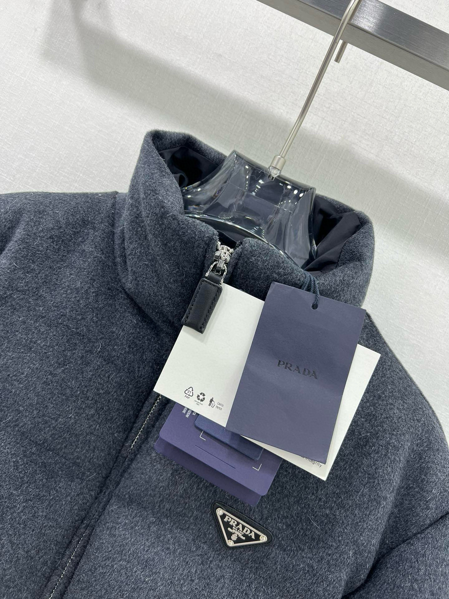 🔥🔥PRAD*25秋冬爆款持续出货~时髦精穿搭90白鹅绒长袖羽绒服 ！立领真皮皮带束腰羊毛呢羽绒服！不挑