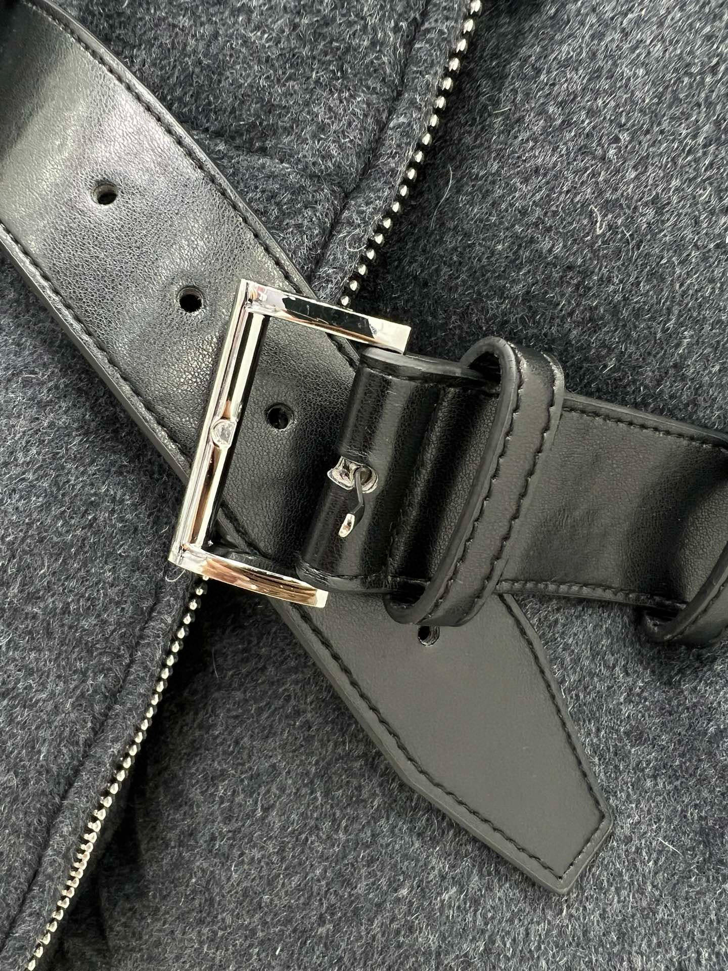 🔥🔥PRAD*25秋冬爆款持续出货~时髦精穿搭90白鹅绒长袖羽绒服 ！立领真皮皮带束腰羊毛呢羽绒服！不挑