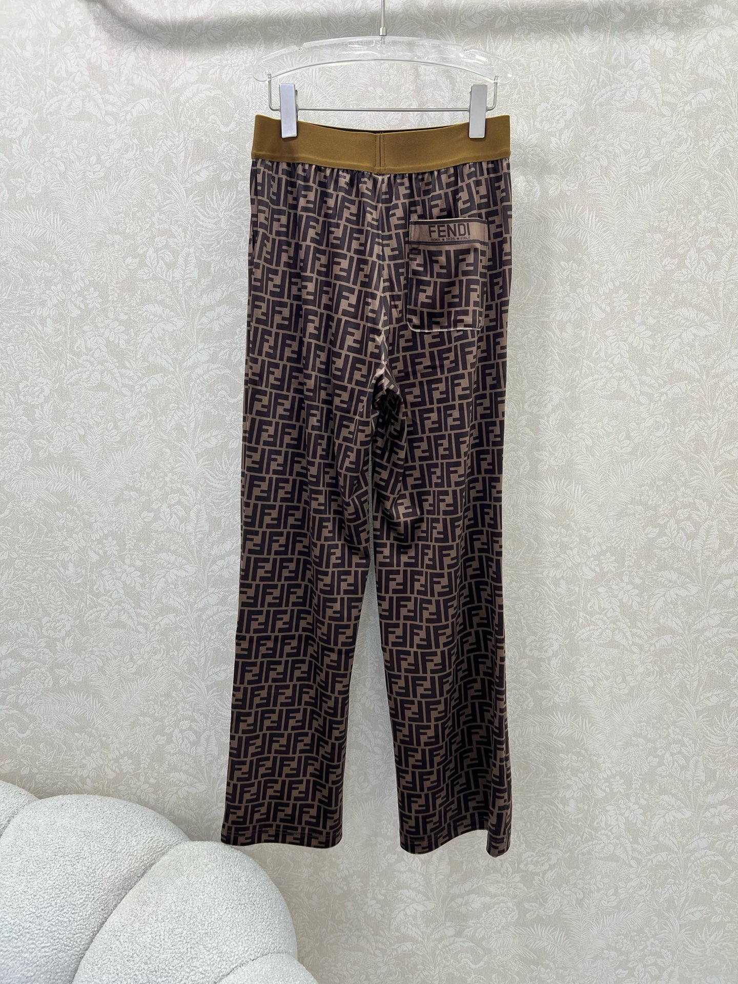 🔥🔥 FEND* 25新款丝绒阔腿裤 简约风气质阔腿休闲裤 腰头经典字母弹力织带 整套双F字母印花 舒适