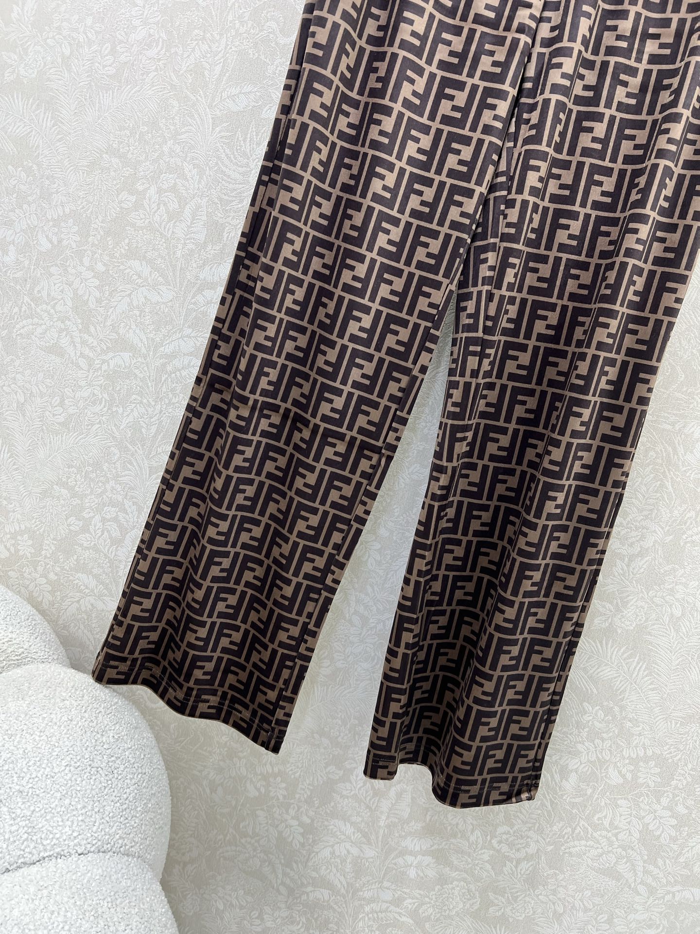 🔥🔥 FEND* 25新款丝绒阔腿裤 简约风气质阔腿休闲裤 腰头经典字母弹力织带 整套双F字母印花 舒适