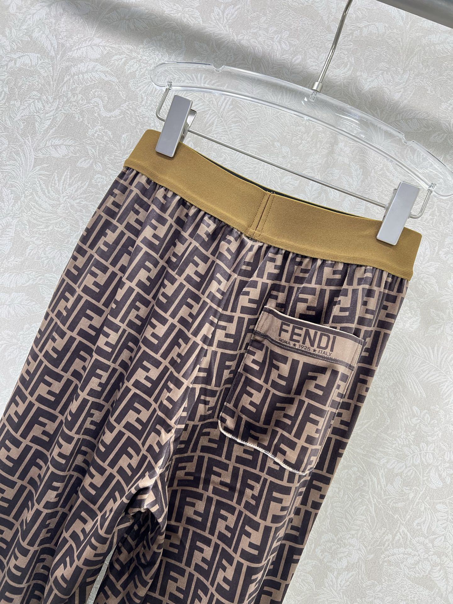 🔥🔥 FEND* 25新款丝绒阔腿裤 简约风气质阔腿休闲裤 腰头经典字母弹力织带 整套双F字母印花 舒适