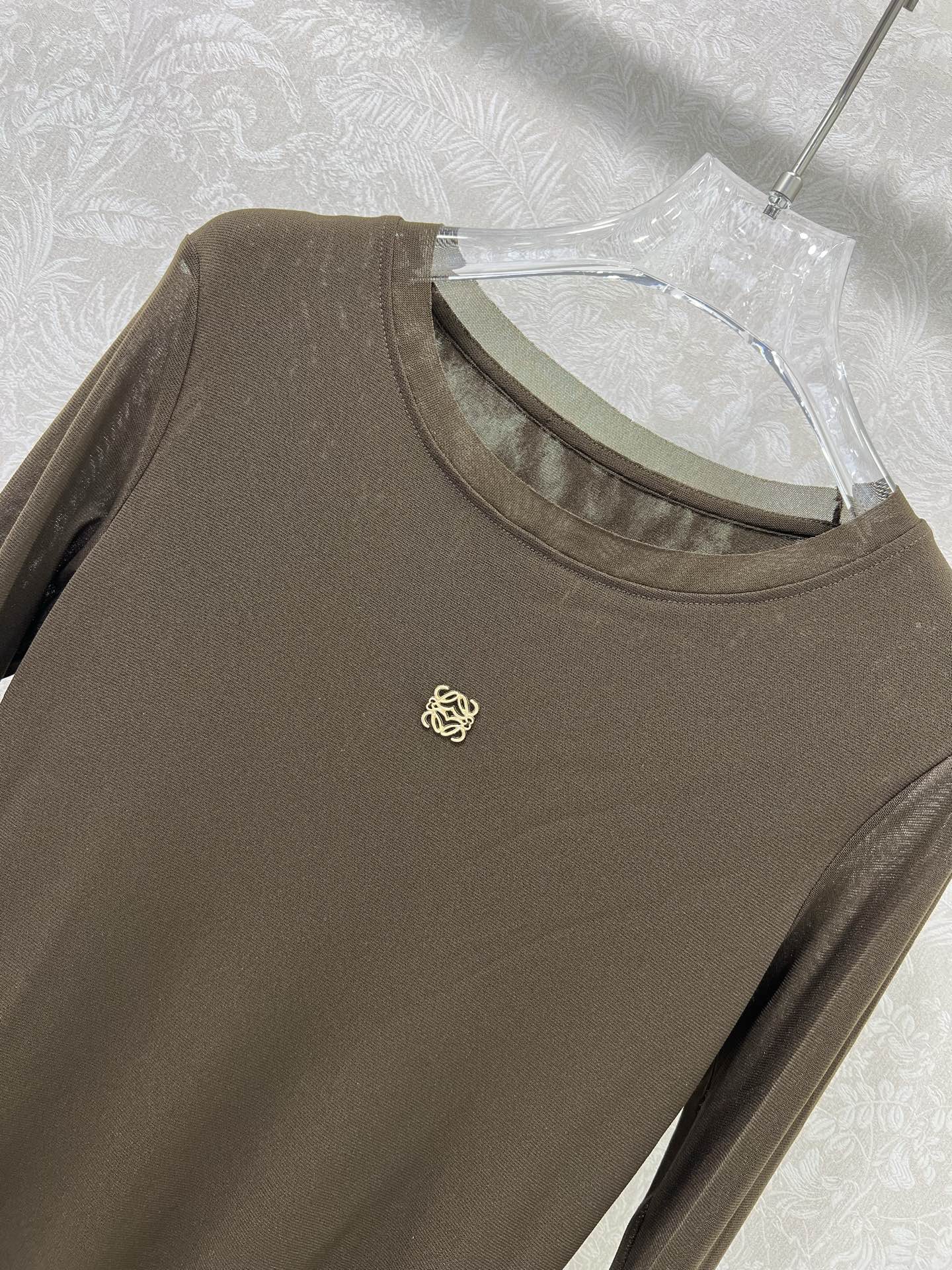 🔥🔥loew*25新款网纱打底 圆领打底上衣 胸前logo小金属装饰 网纱面料柔软亲肤 前片双层不走光 