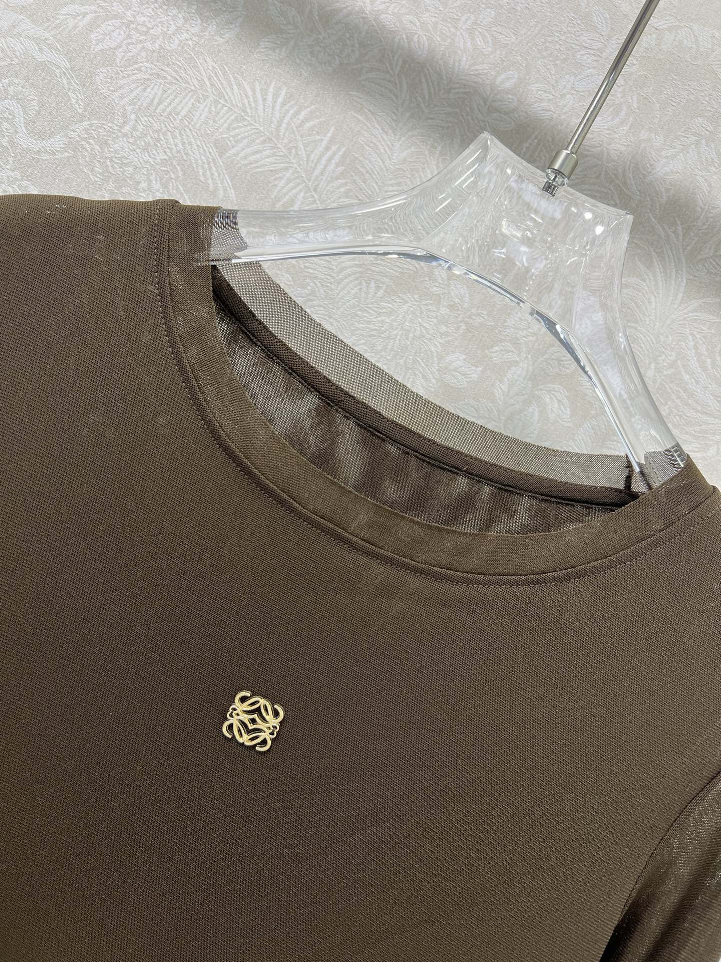 🔥🔥loew*25新款网纱打底 圆领打底上衣 胸前logo小金属装饰 网纱面料柔软亲肤 前片双层不走光 