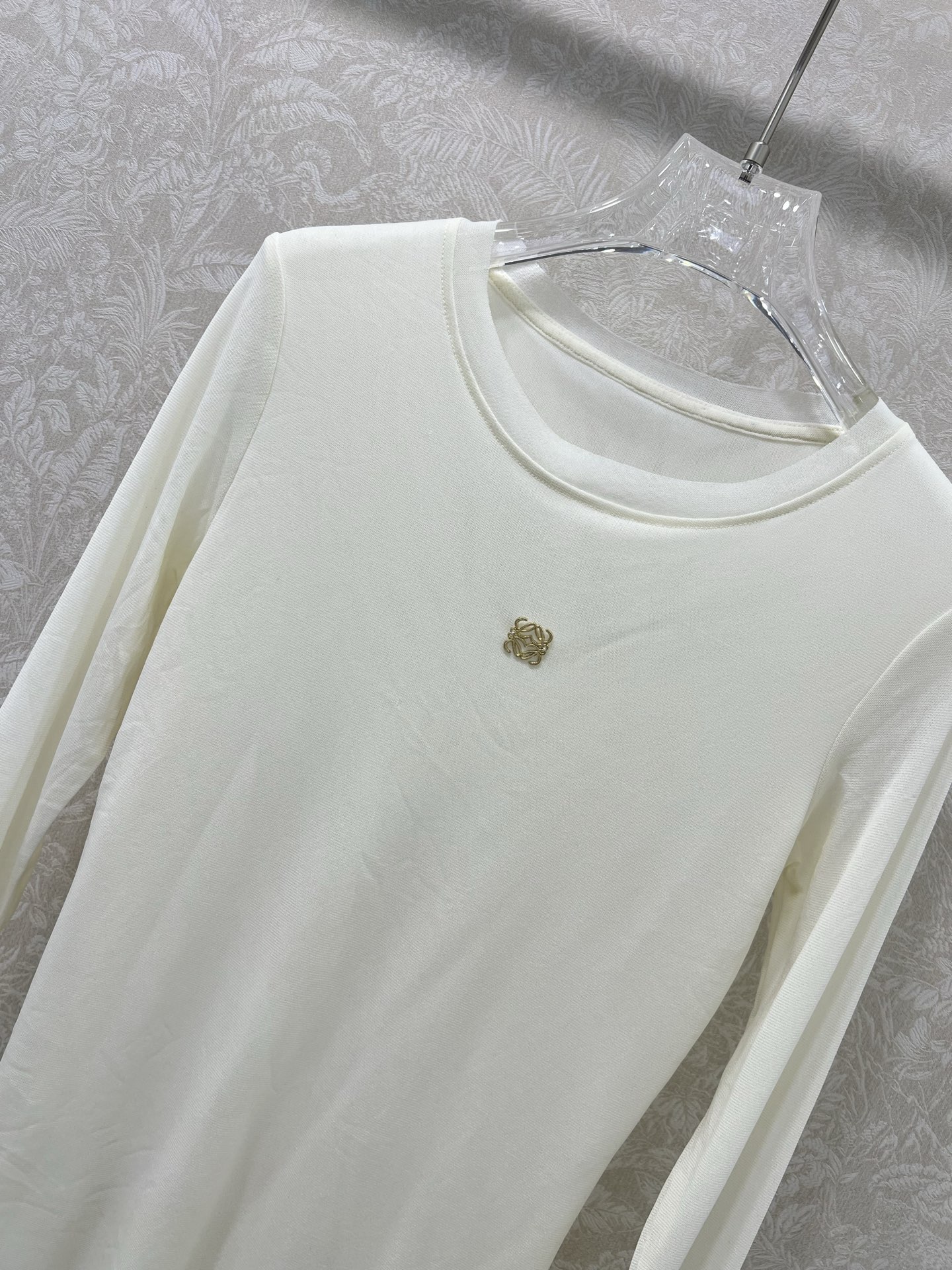 🔥🔥loew*25新款网纱打底 圆领打底上衣 胸前logo小金属装饰 网纱面料柔软亲肤 前片双层不走光 