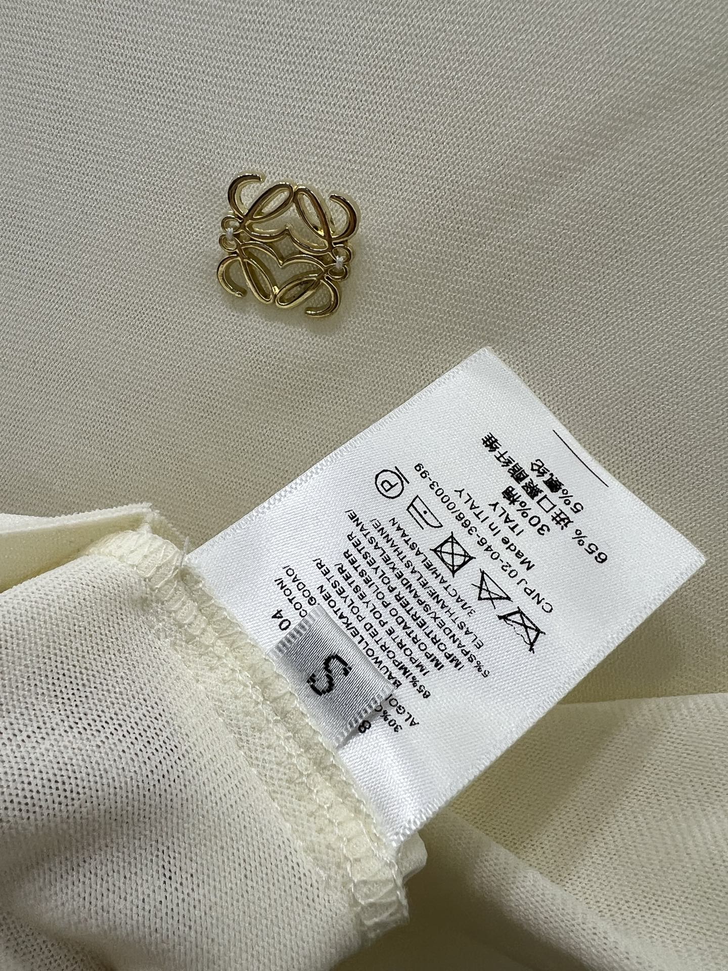 🔥🔥loew*25新款网纱打底 圆领打底上衣 胸前logo小金属装饰 网纱面料柔软亲肤 前片双层不走光 