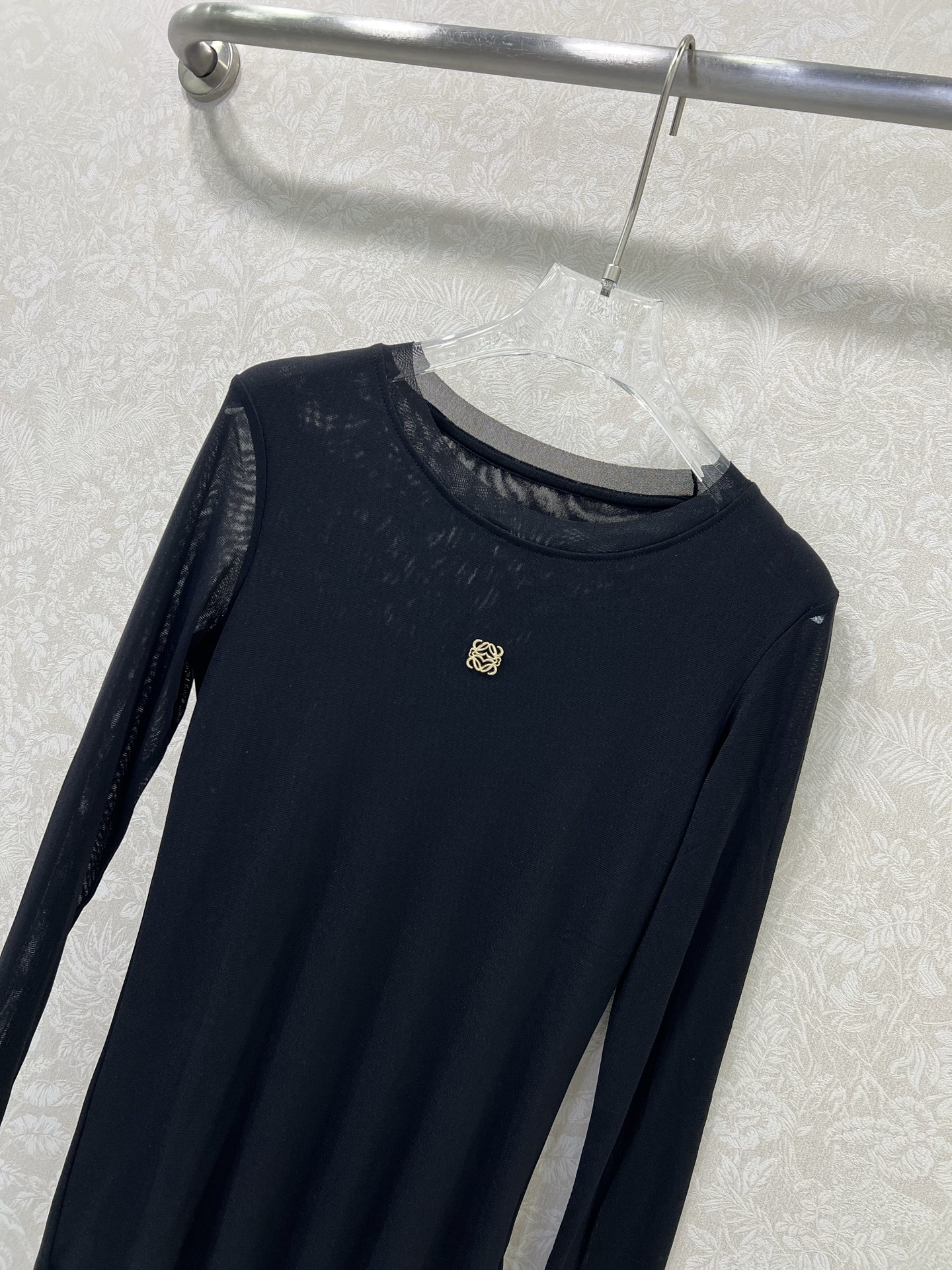 🔥🔥loew*25新款网纱打底 圆领打底上衣 胸前logo小金属装饰 网纱面料柔软亲肤 前片双层不走光 