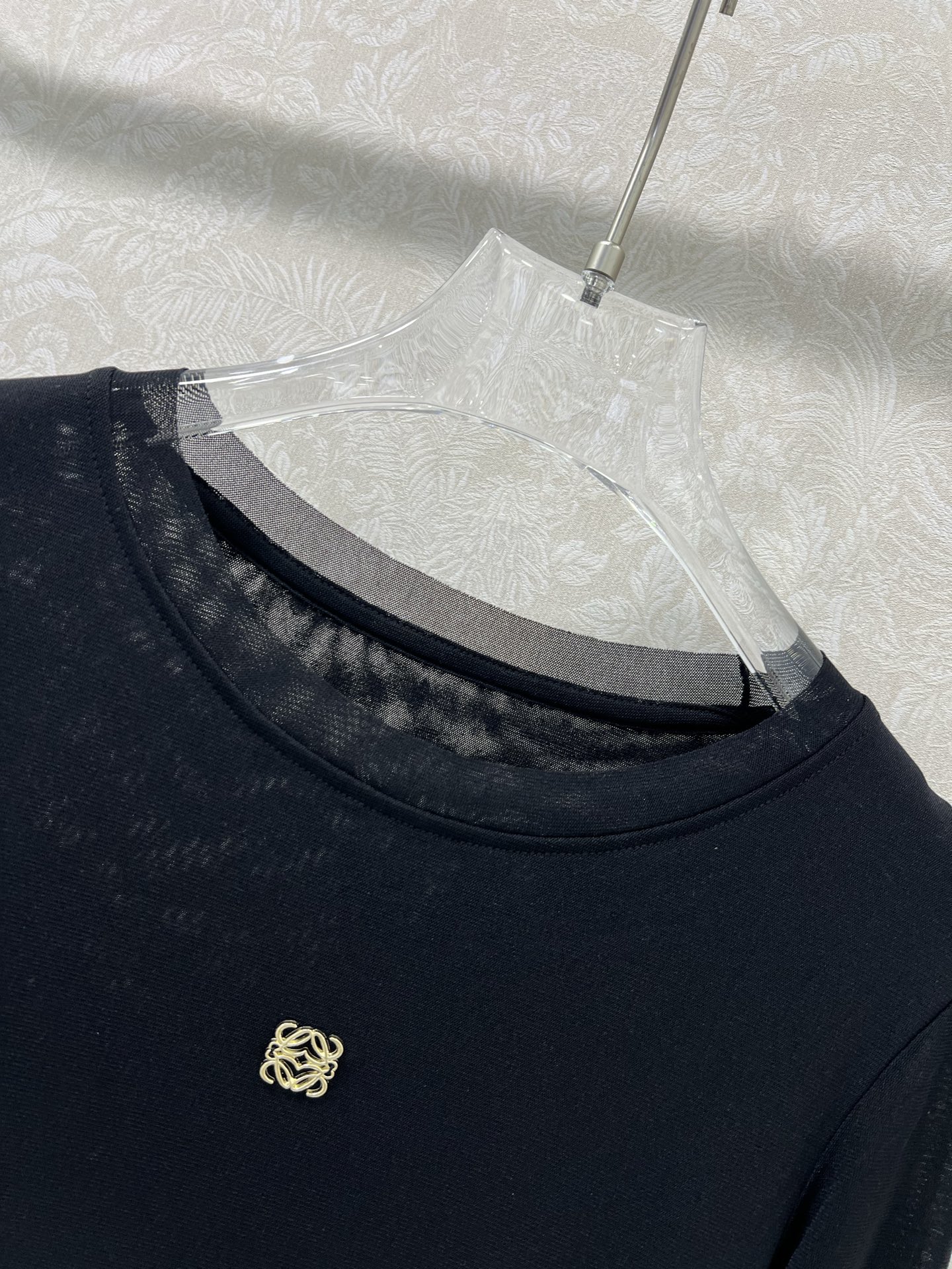 🔥🔥loew*25新款网纱打底 圆领打底上衣 胸前logo小金属装饰 网纱面料柔软亲肤 前片双层不走光 