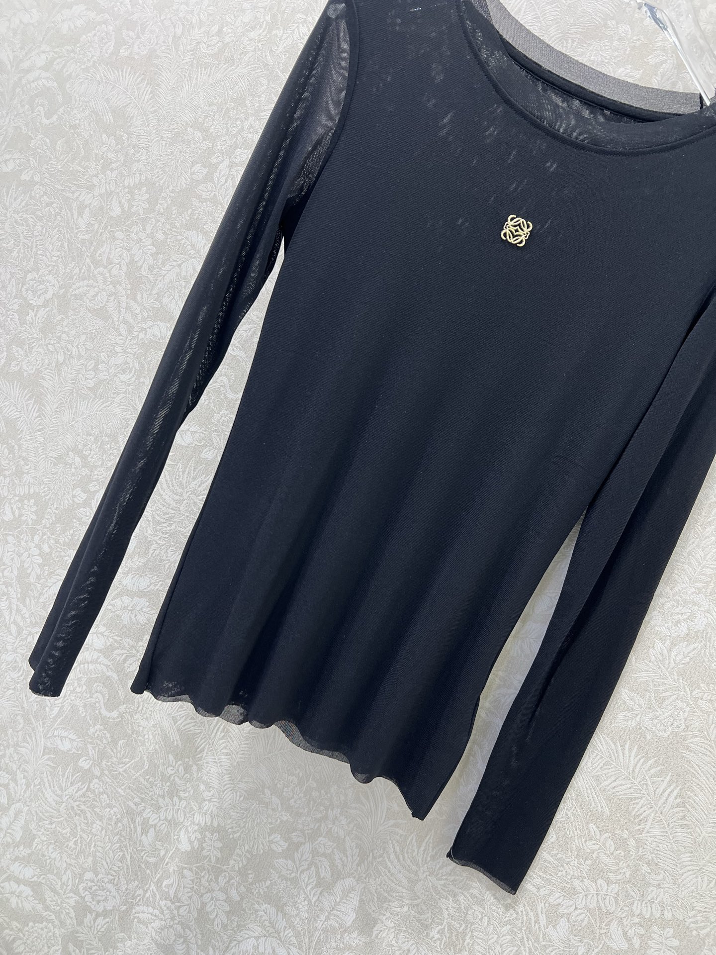 🔥🔥loew*25新款网纱打底 圆领打底上衣 胸前logo小金属装饰 网纱面料柔软亲肤 前片双层不走光 