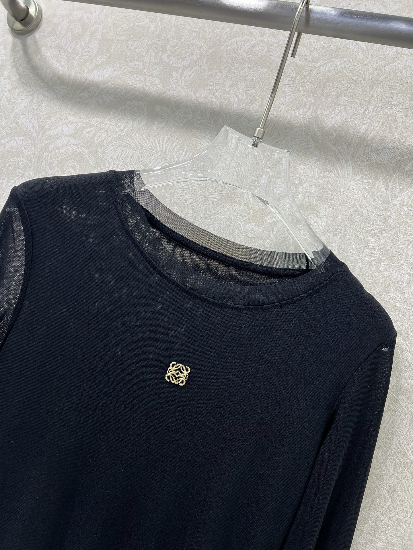 🔥🔥loew*25新款网纱打底 圆领打底上衣 胸前logo小金属装饰 网纱面料柔软亲肤 前片双层不走光 