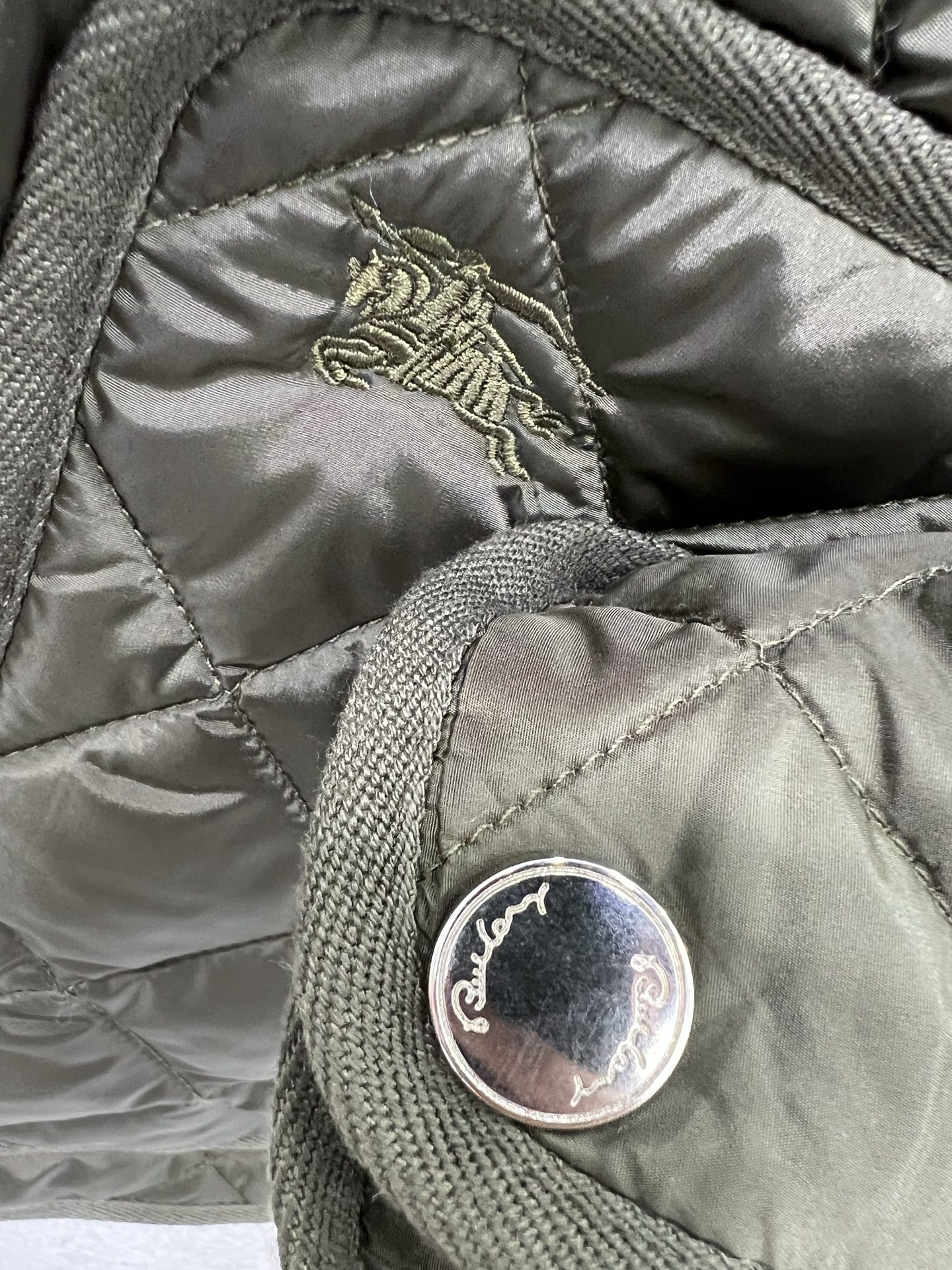 🔥🔥 burber*y 25新款棉衣棉服外套 可拆卸连帽灯芯绒小立领设计非常亮眼 内衬经典英伦格纹视觉冲