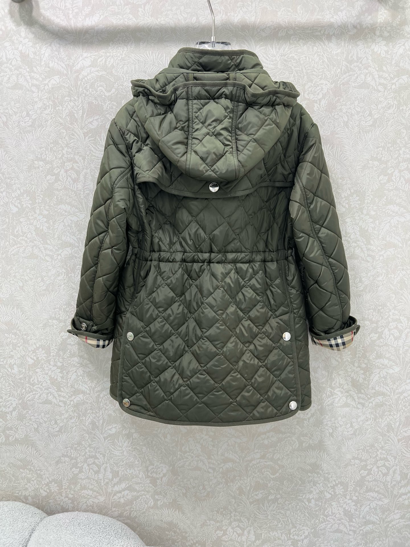 🔥🔥 burber*y 25新款棉衣棉服外套 可拆卸连帽灯芯绒小立领设计非常亮眼 内衬经典英伦格纹视觉冲