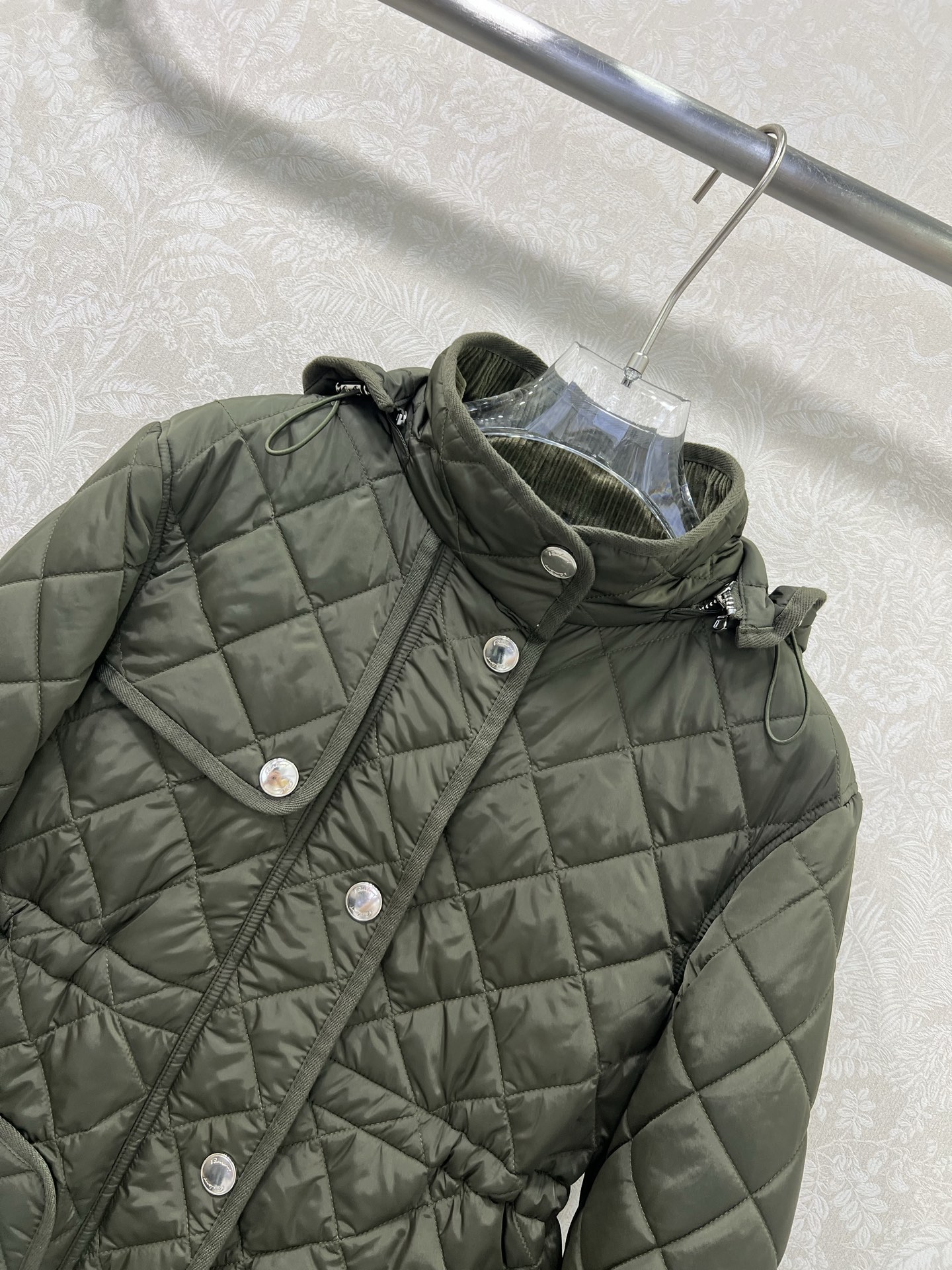 🔥🔥 burber*y 25新款棉衣棉服外套 可拆卸连帽灯芯绒小立领设计非常亮眼 内衬经典英伦格纹视觉冲