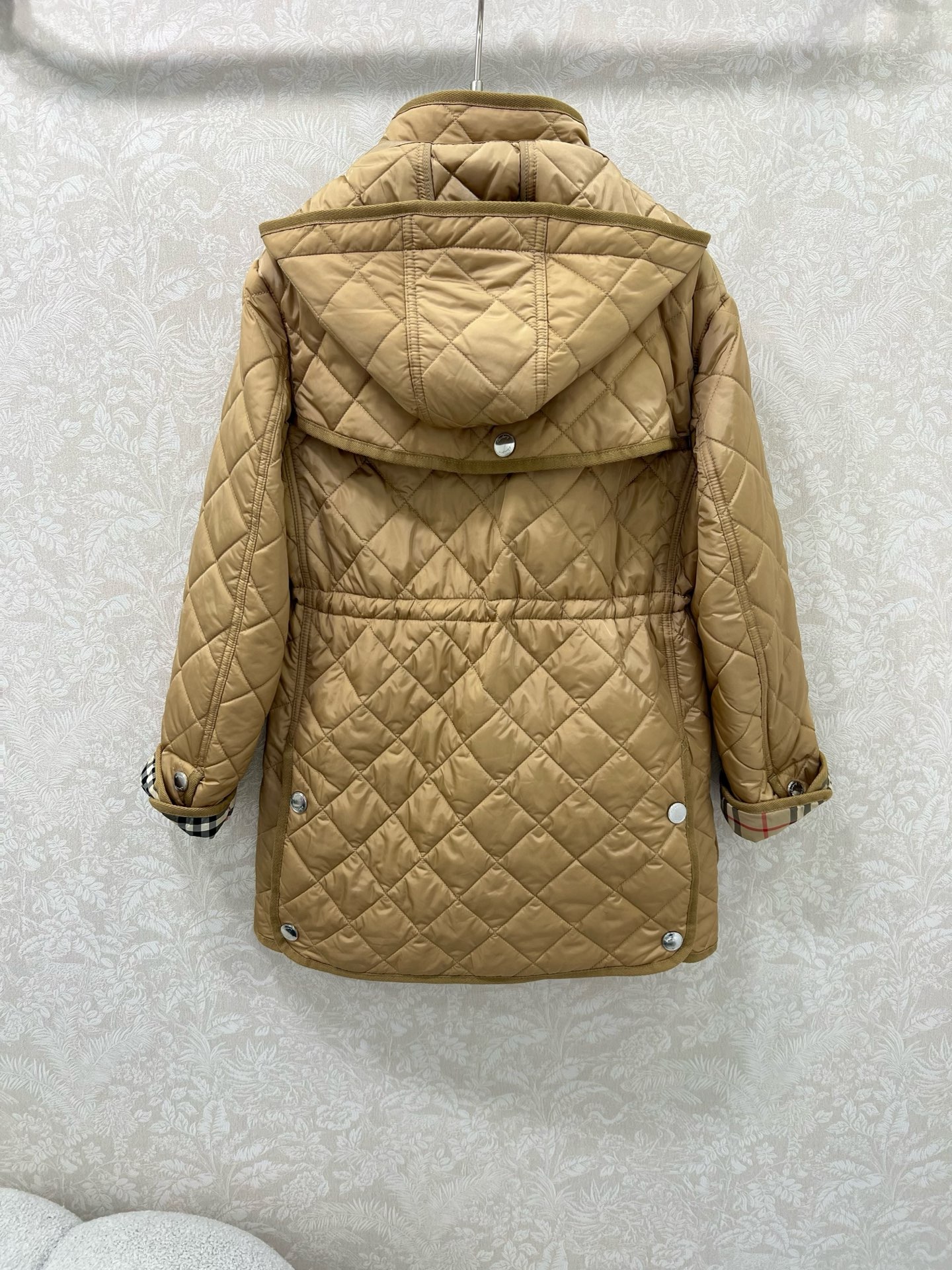 🔥🔥 burber*y 25新款棉衣棉服外套 可拆卸连帽灯芯绒小立领设计非常亮眼 内衬经典英伦格纹视觉冲