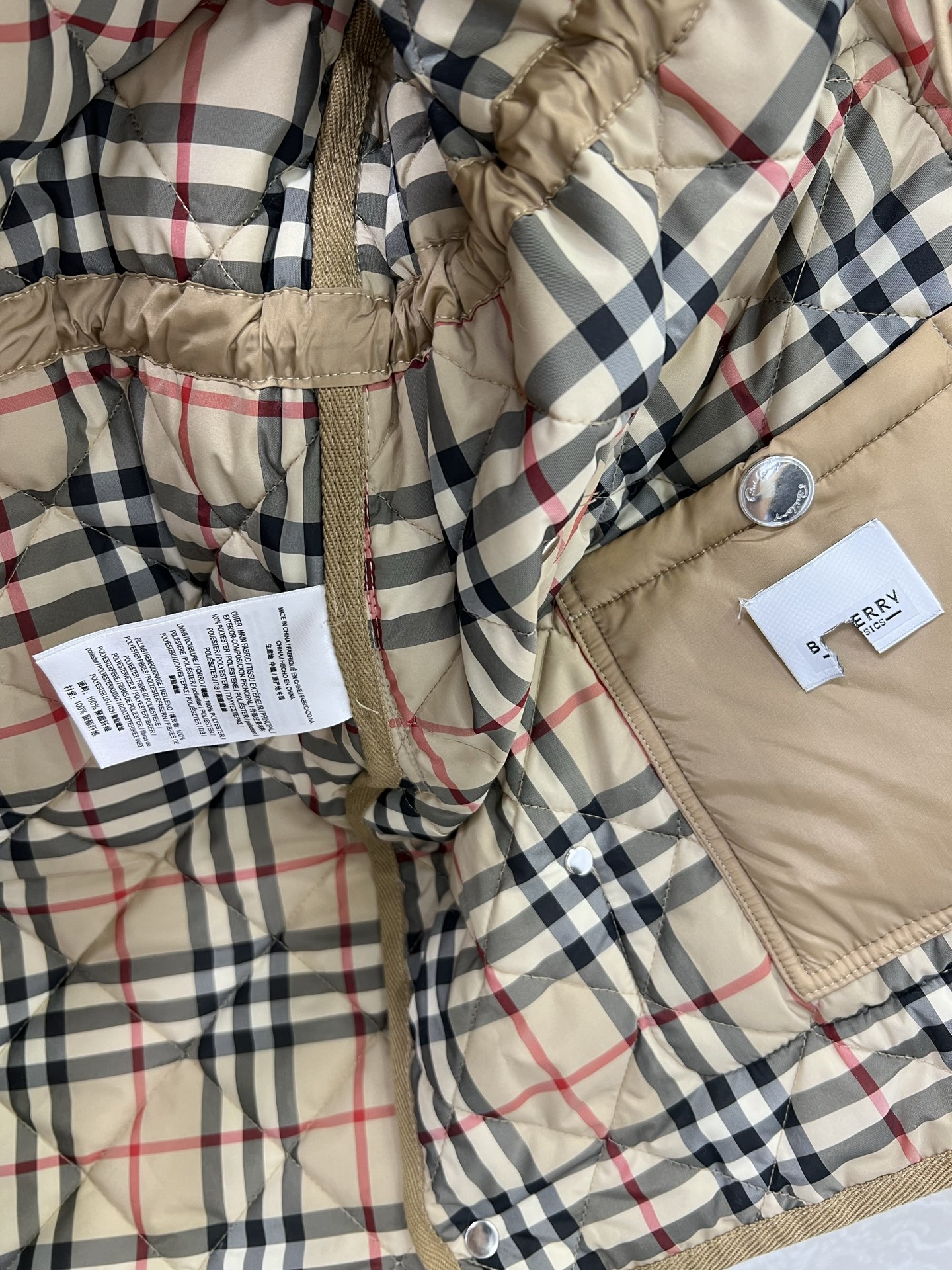 🔥🔥 burber*y 25新款棉衣棉服外套 可拆卸连帽灯芯绒小立领设计非常亮眼 内衬经典英伦格纹视觉冲