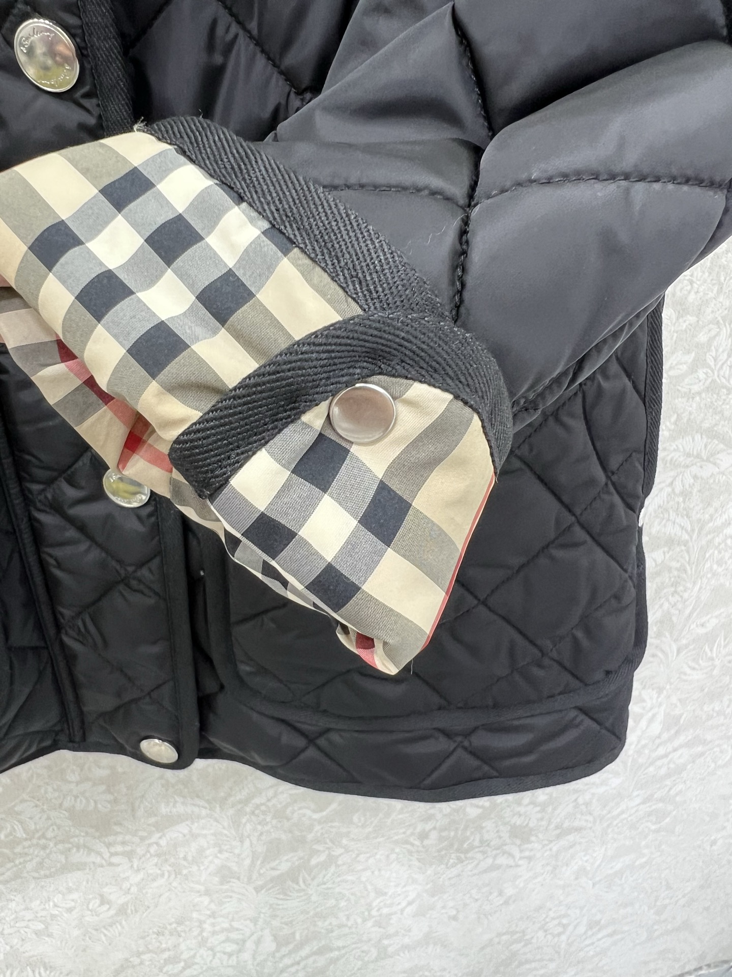 🔥🔥 burber*y 25新款棉衣棉服外套 可拆卸连帽灯芯绒小立领设计非常亮眼 内衬经典英伦格纹视觉冲