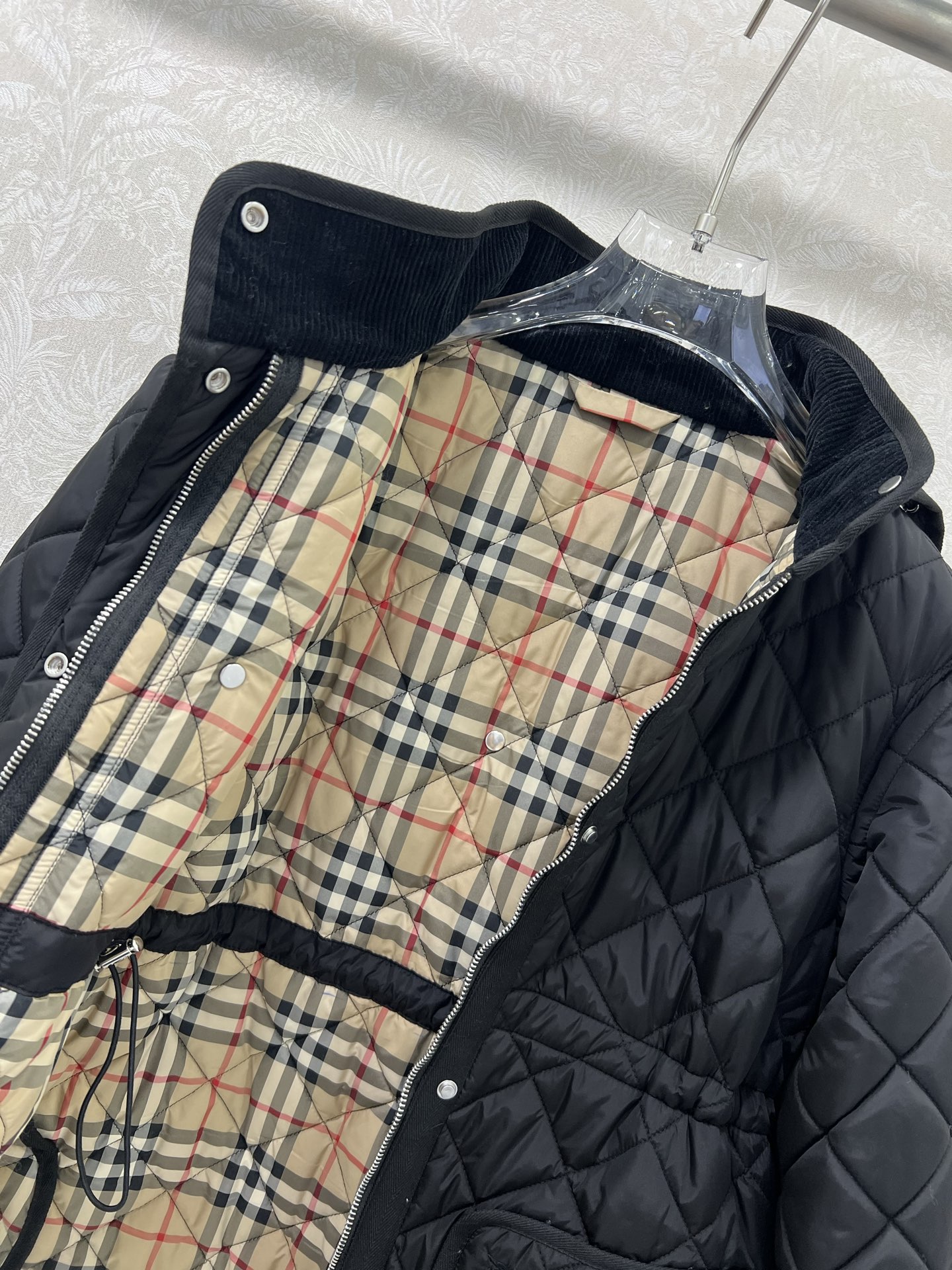 🔥🔥 burber*y 25新款棉衣棉服外套 可拆卸连帽灯芯绒小立领设计非常亮眼 内衬经典英伦格纹视觉冲