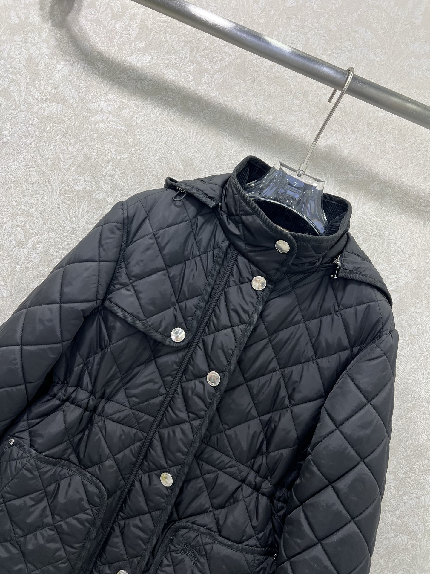 🔥🔥 burber*y 25新款棉衣棉服外套 可拆卸连帽灯芯绒小立领设计非常亮眼 内衬经典英伦格纹视觉冲