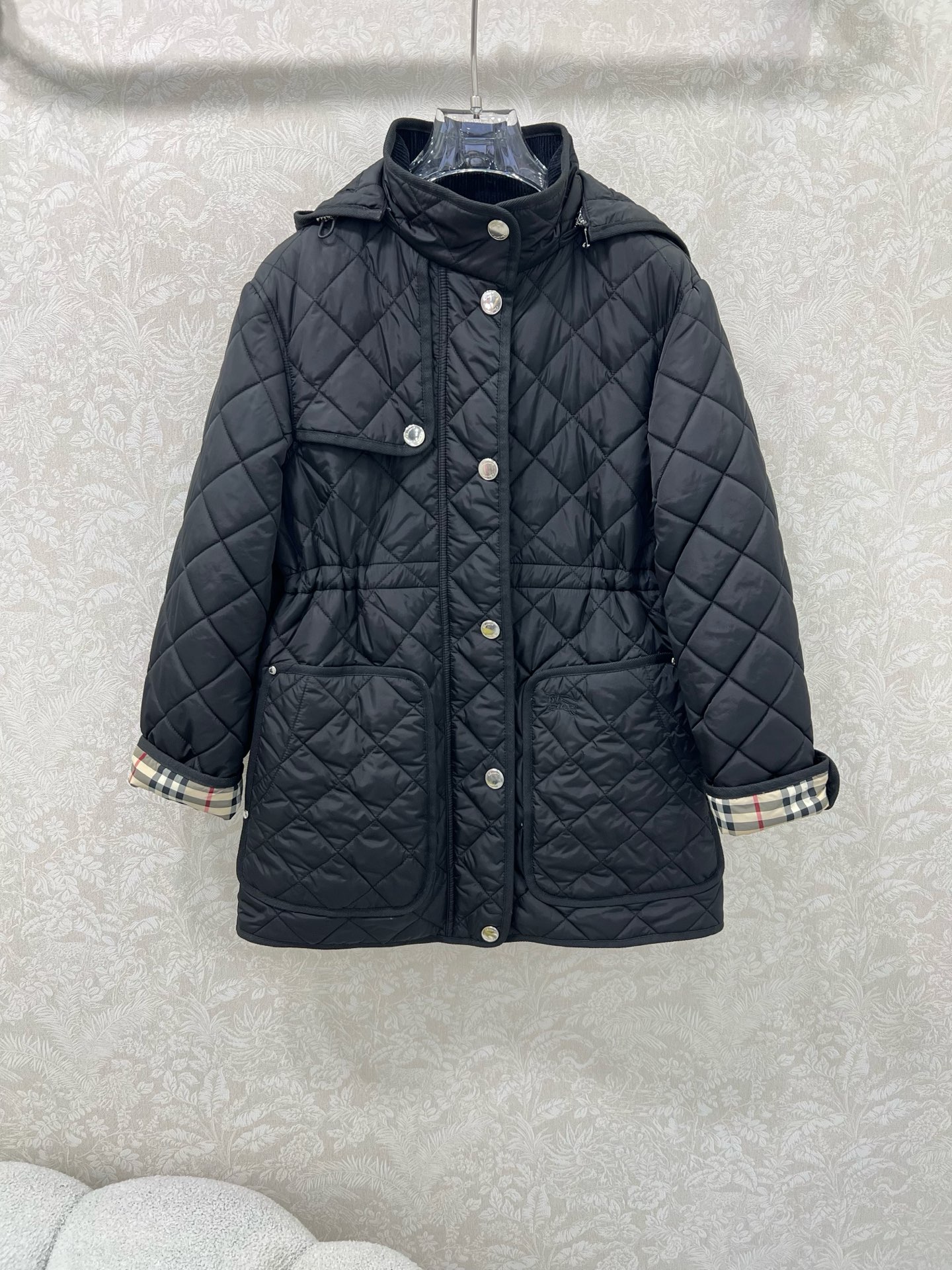 🔥🔥 burber*y 25新款棉衣棉服外套 可拆卸连帽灯芯绒小立领设计非常亮眼 内衬经典英伦格纹视觉冲