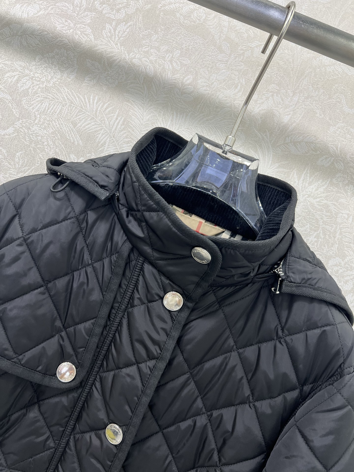 🔥🔥 burber*y 25新款棉衣棉服外套 可拆卸连帽灯芯绒小立领设计非常亮眼 内衬经典英伦格纹视觉冲