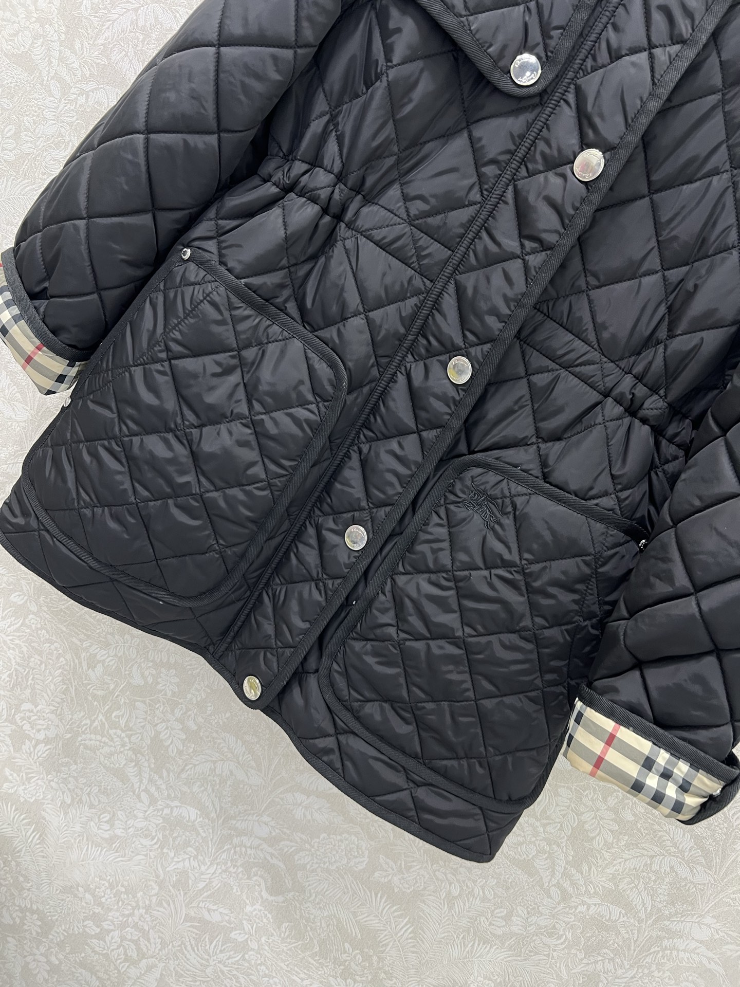 🔥🔥 burber*y 25新款棉衣棉服外套 可拆卸连帽灯芯绒小立领设计非常亮眼 内衬经典英伦格纹视觉冲