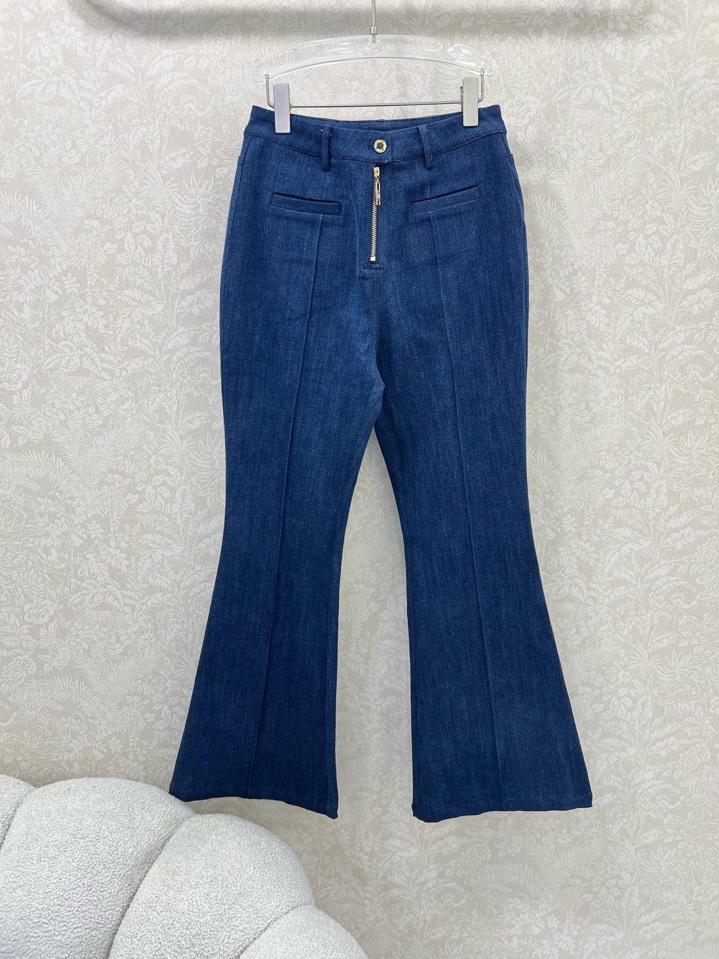 🔥🔥Louis Vuitt*n25新款高腰牛仔微喇裤！日常百搭长腿神器！定制五金 修身微喇裤脚剪裁版型，