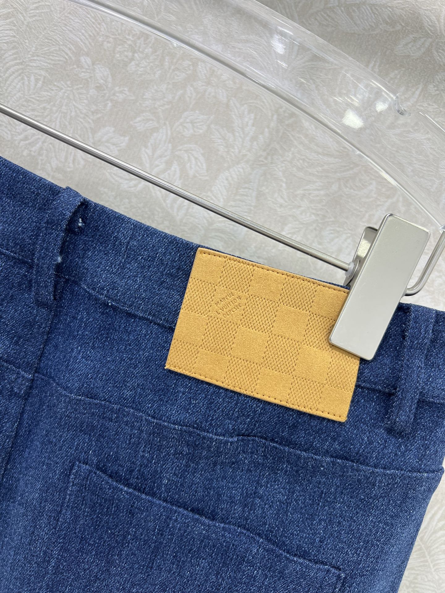 🔥🔥Louis Vuitt*n25新款高腰牛仔微喇裤！日常百搭长腿神器！定制五金 修身微喇裤脚剪裁版型，